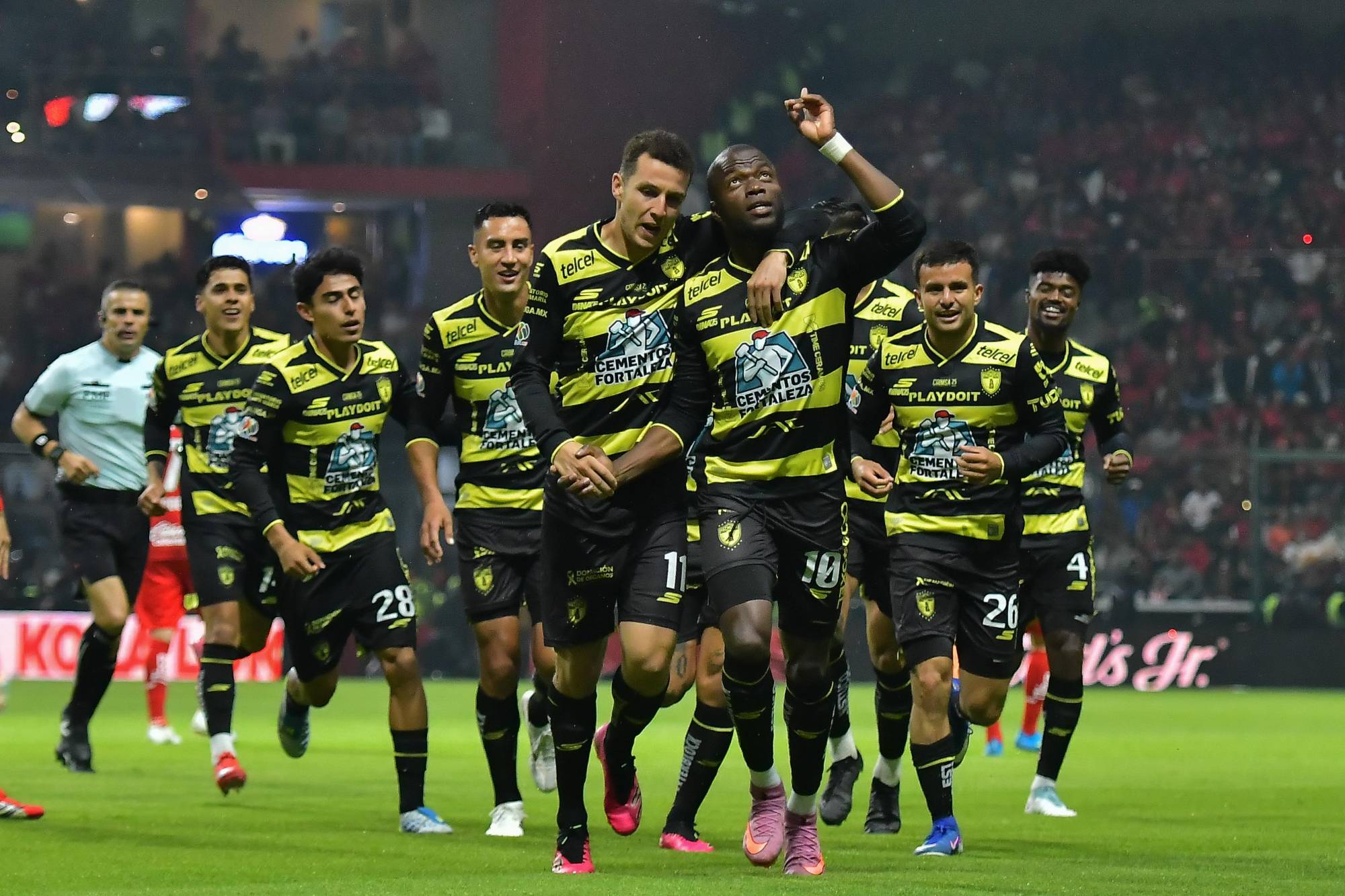 $!Pachuca apaga el infierno y vence por la mínima al Toluca