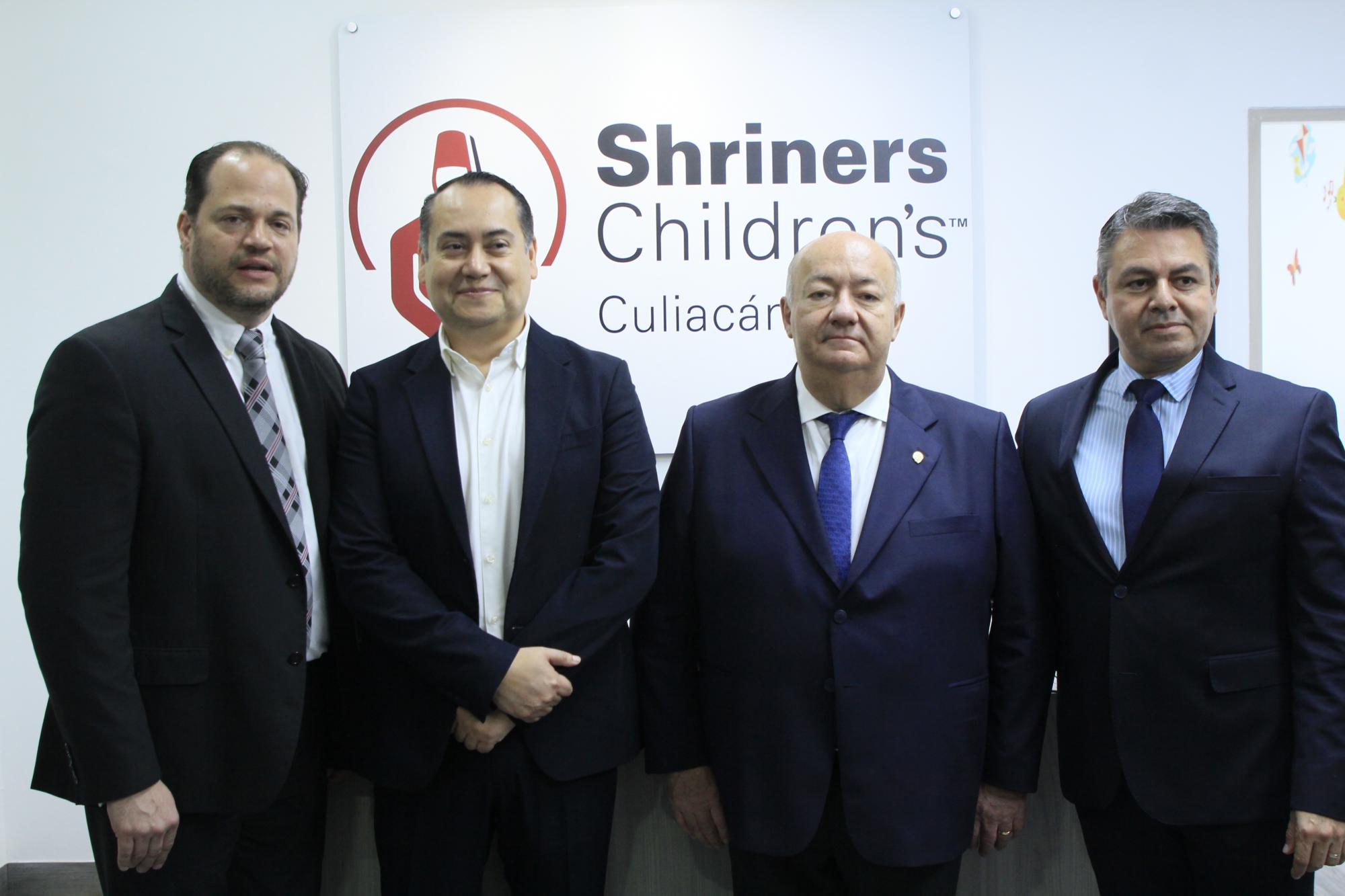 $!Dr. Mariano González, Sinuhé Pazos, director de Hospital Ángeles México, Felipe Haces, director de Shriners Children’s México y Enrique Báez, director de operación hospital Ángeles Culiacán