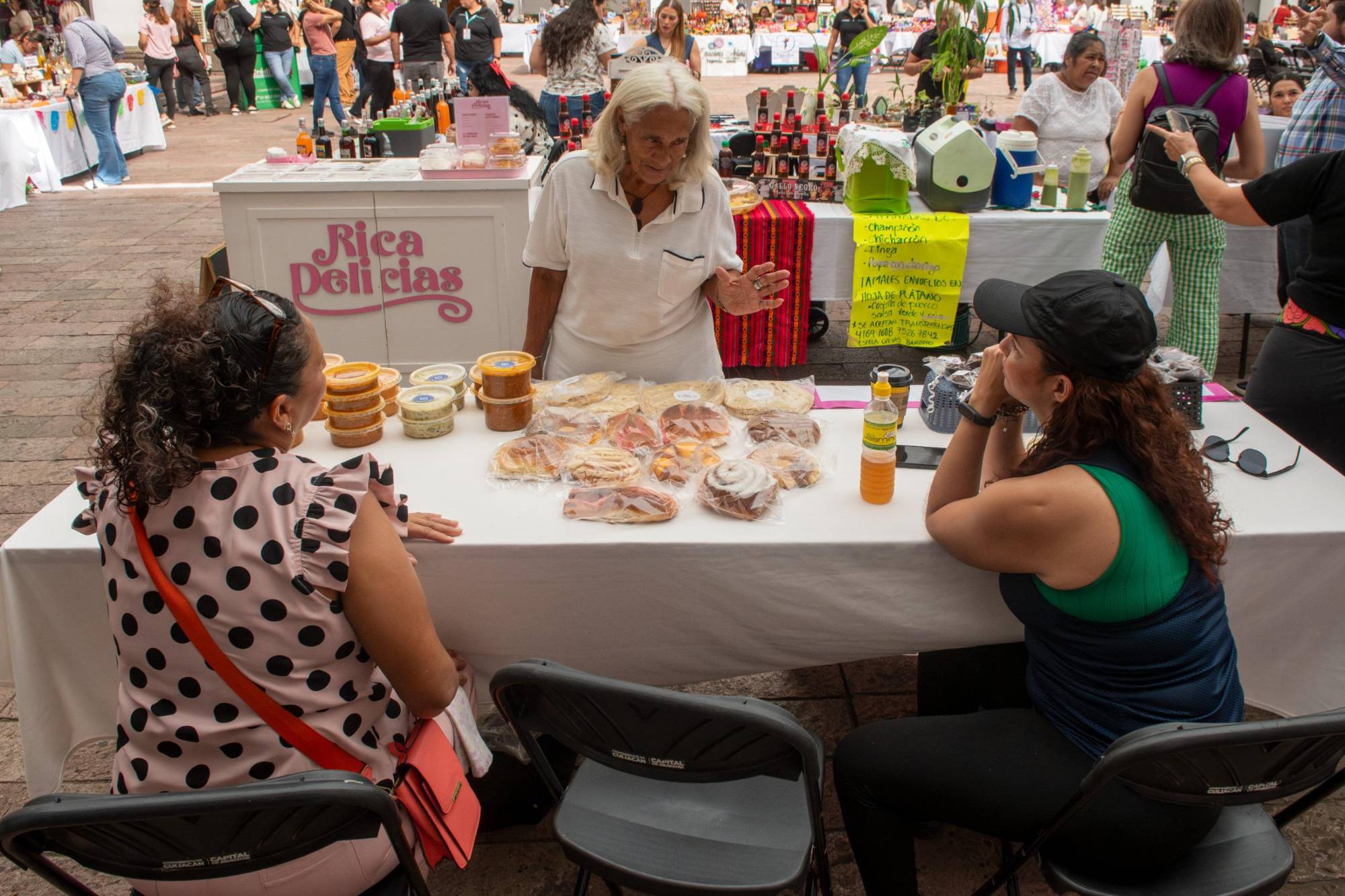 $!Emprendedoras locales dan vida al Bazar ‘Tradiciones de Otoño’ en Culiacán