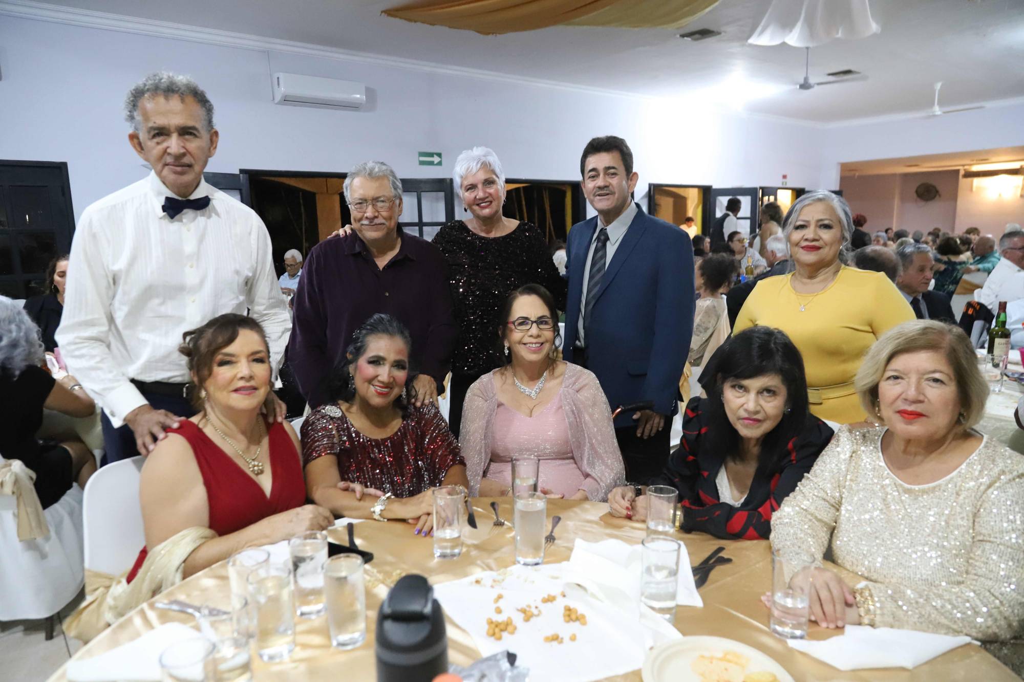 $!La velada se convirtió en un punto de encuentro para revivir anécdotas, compartir experiencias y fortalecer los lazos que se forjaron durante la etapa estudiantil.