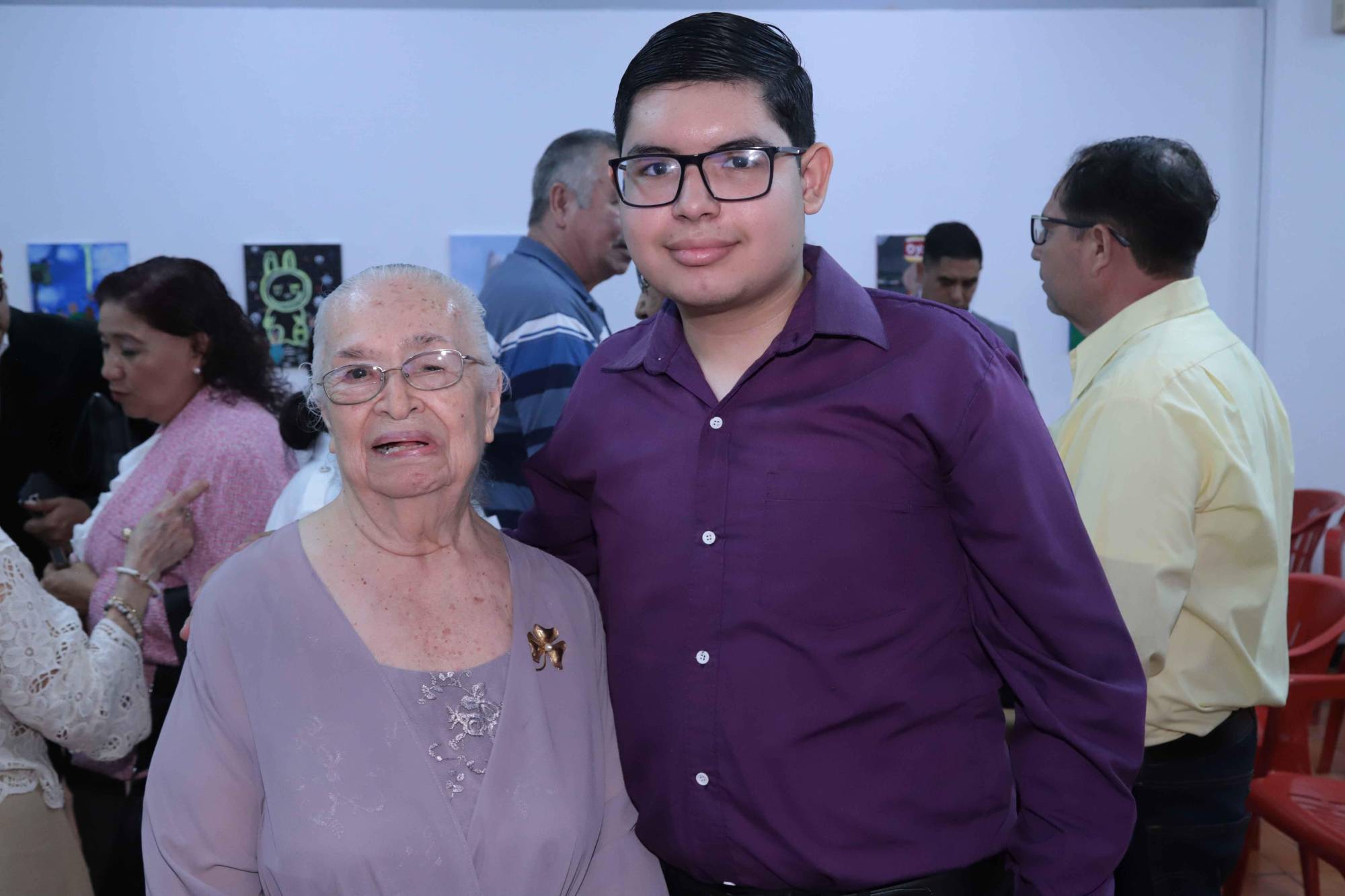 $!María de Jesús con su sobrino Ángel Daniel Noriega Franco.