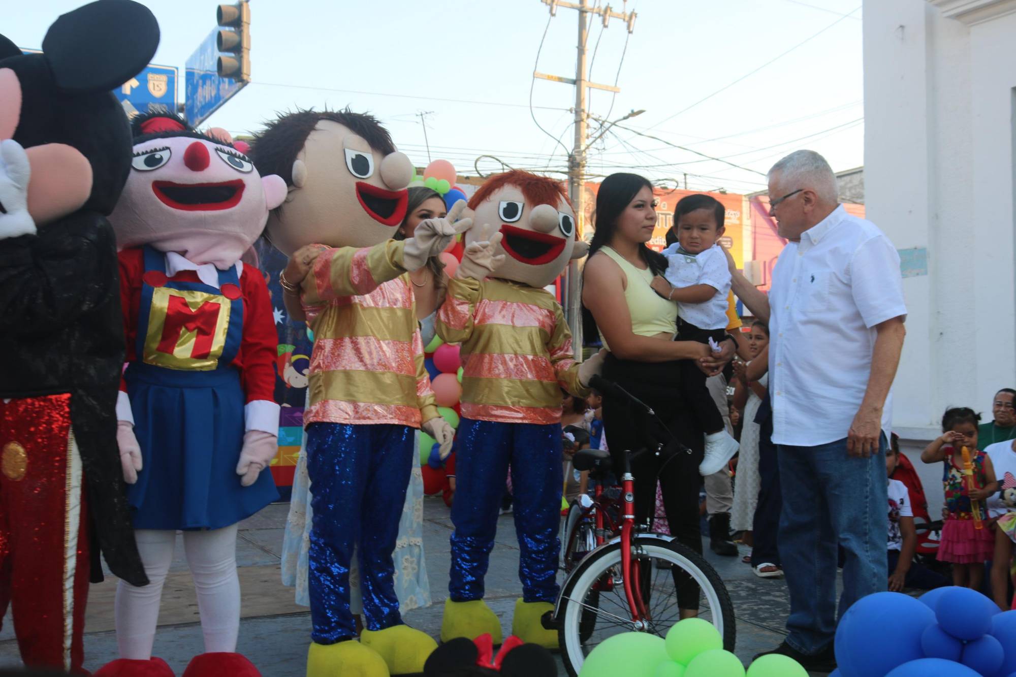 $!Celebran a niños en Escuinapa con actividades y show de botargas