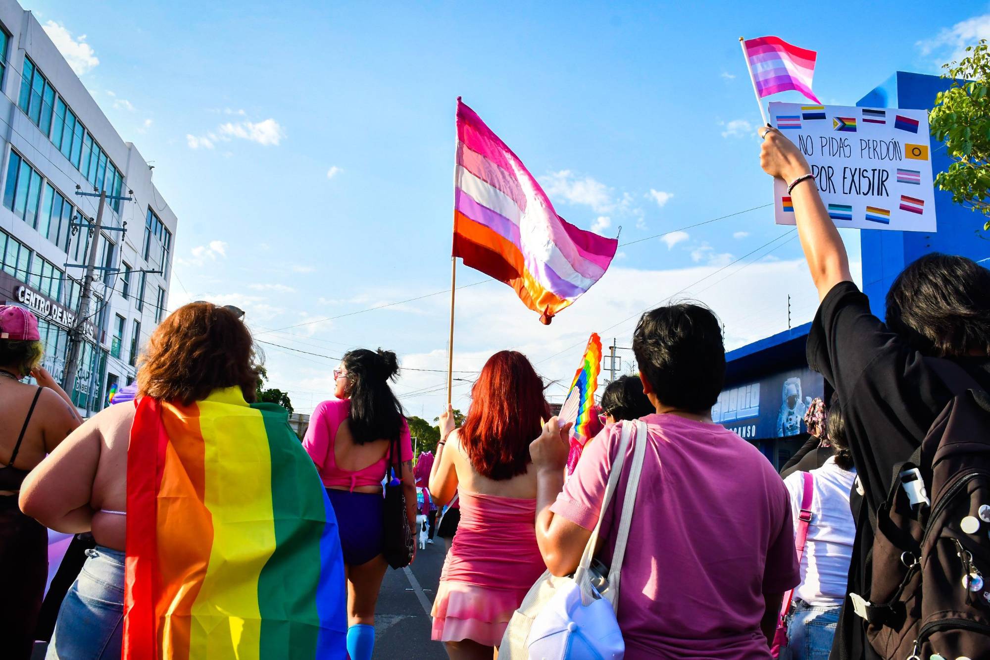 $!Lanzan llamado a la paz y a la inclusión en Marcha de la Diversidad Sexual en Culiacán