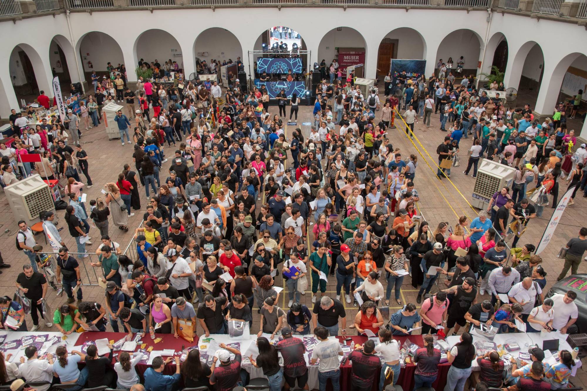 $!Entregan kits para participantes de la primera Flash Night Run en Culiacán