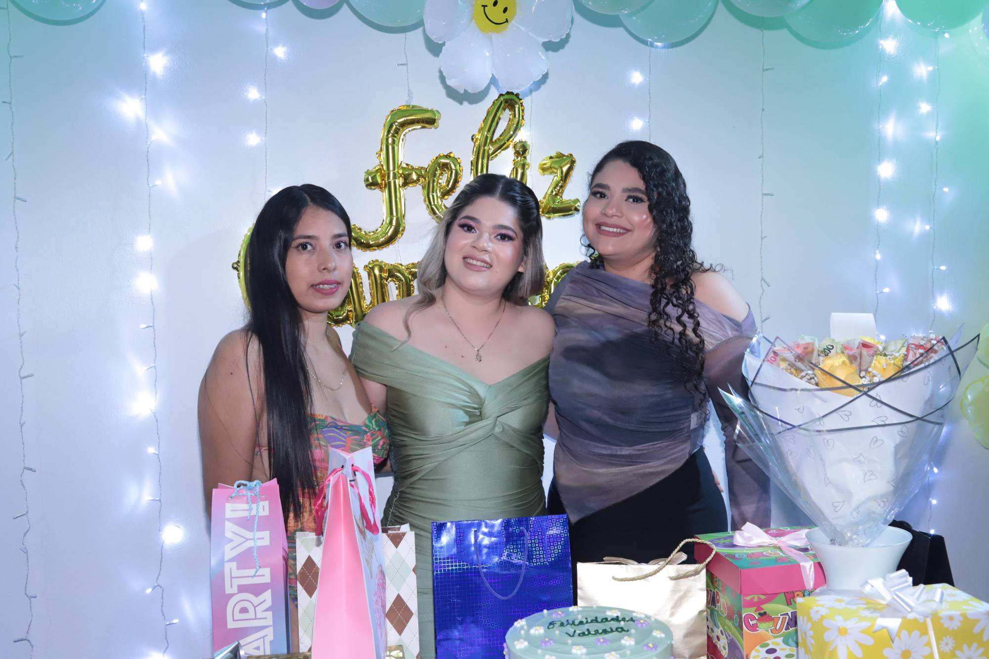 $!Valeria entre sus hermanas Daniela y Gabriela Portillo.