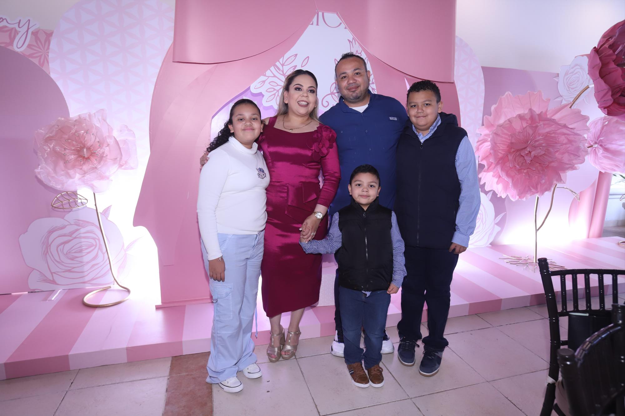 $!Los Garcilanzo Salazar: Carmen Alicia, Christian, Carmen Sofía, Jesús y Christian Alí.