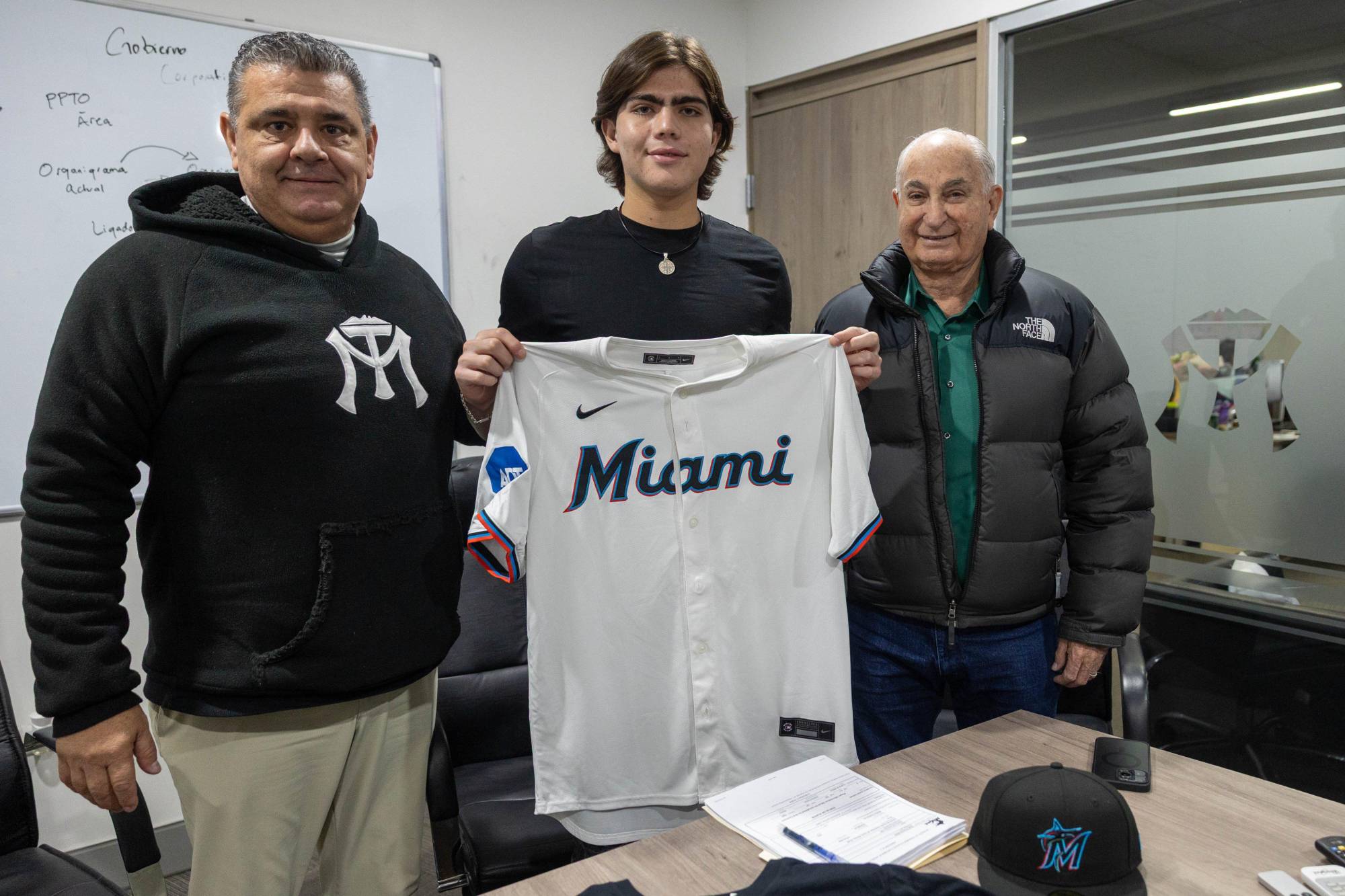 $!Juan Franco Alva, novato de Tomateros, firma con Marlins