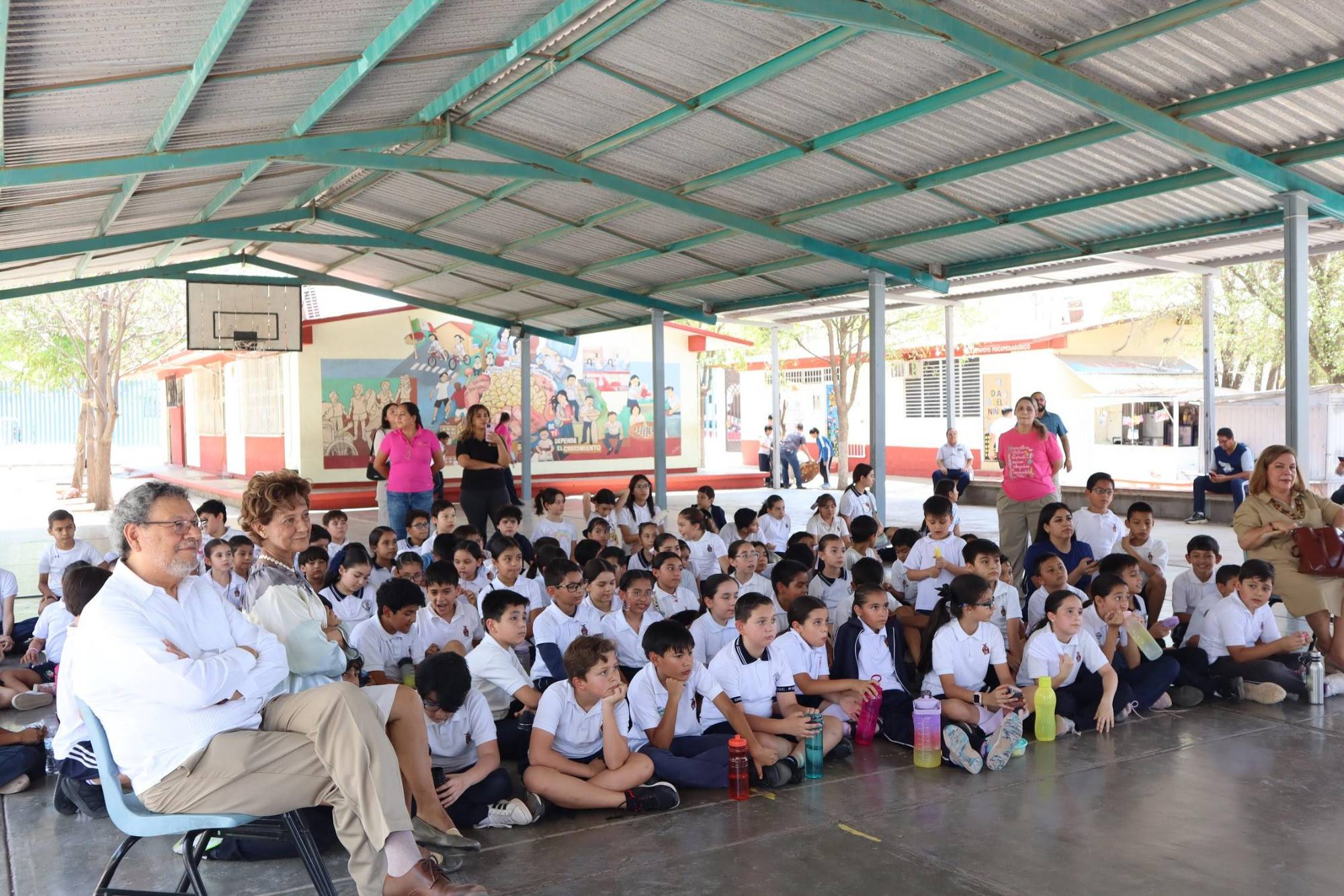 $!Alumnos, docentes y directivos de El Colegio de Sinaloa disfrutaron de la presentación.