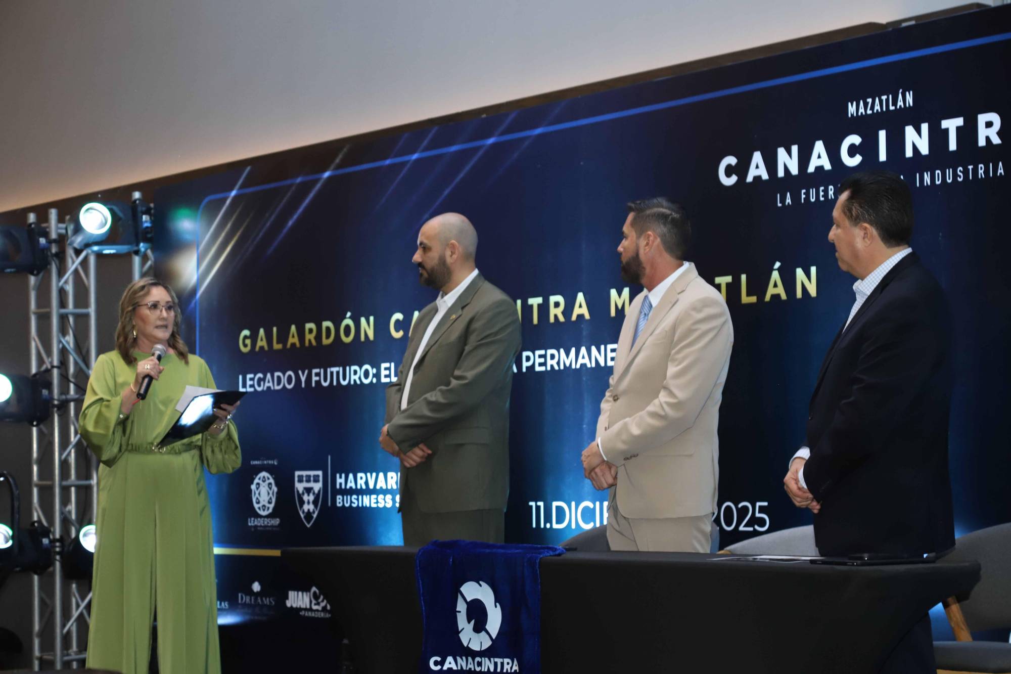 $!Virginia Castro expresó un mensaje de agradecimiento a los integrantes del comité organizador en nombre de la generación.