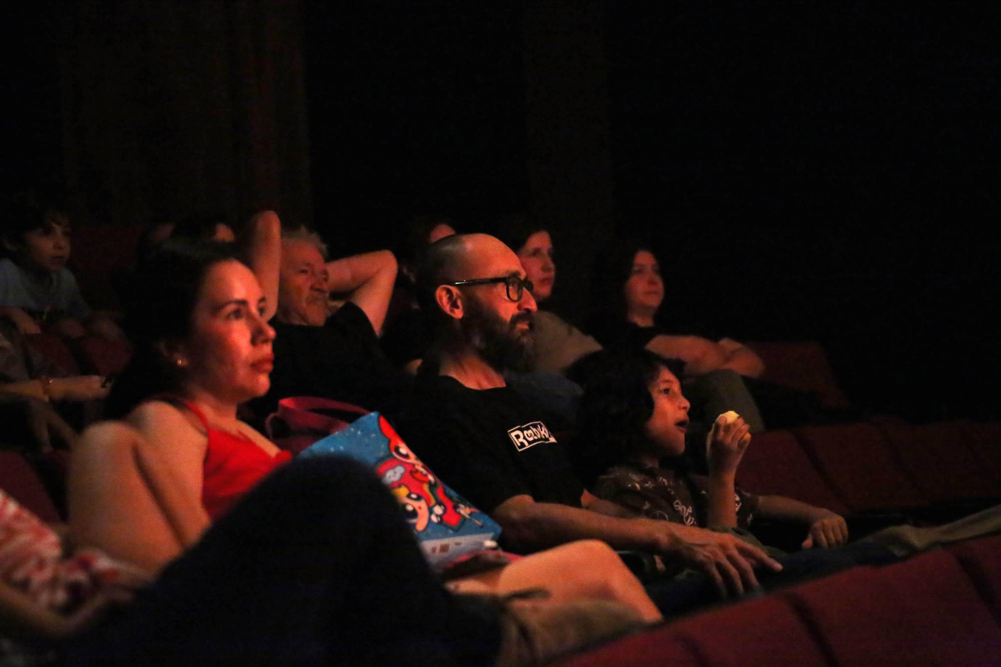 $!Familias de Culiacán llenaron el Teatro Socorro Astol para disfrutar de la obra.