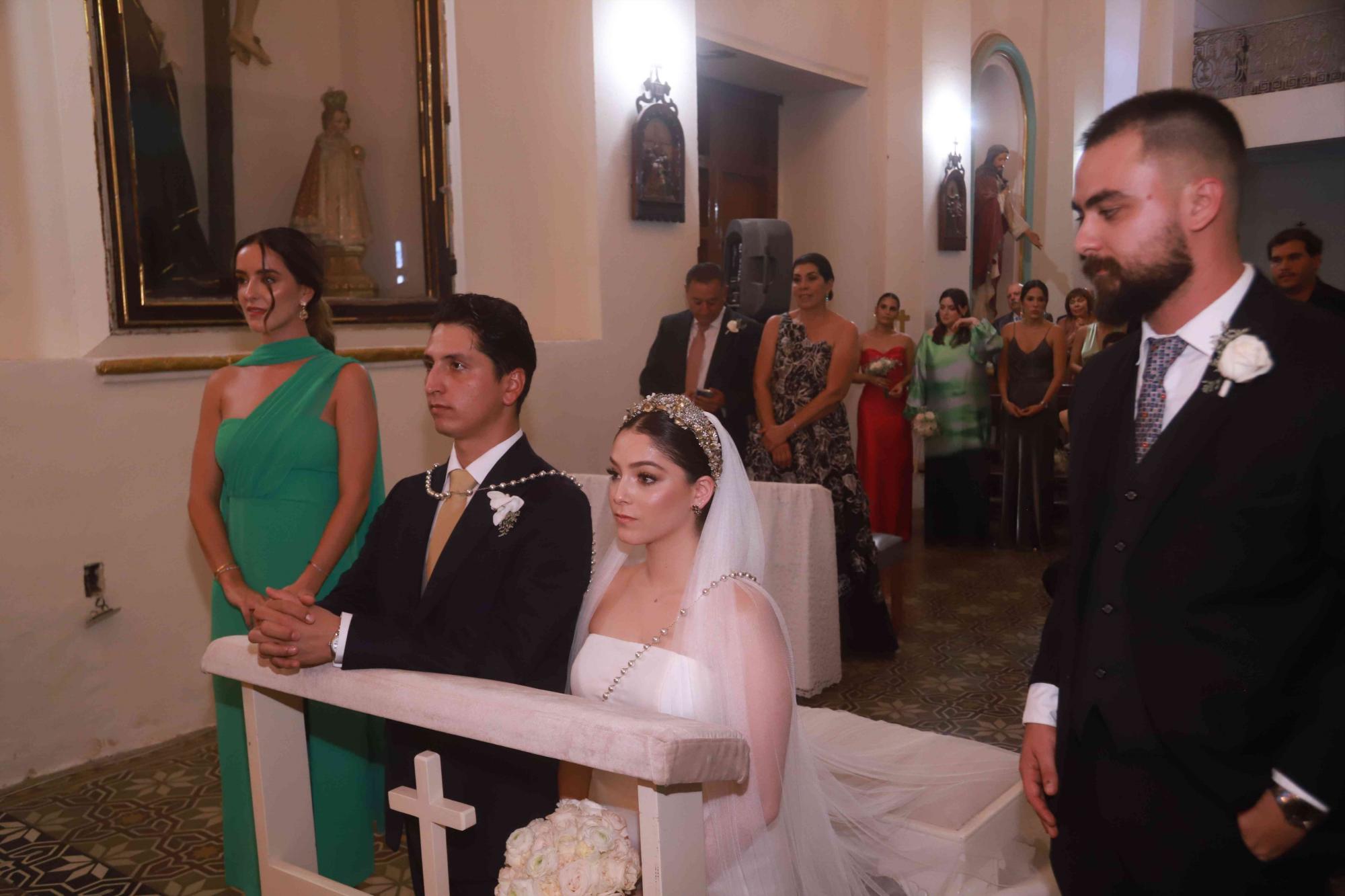 $!Lucila Lizárraga y Gerardo Lomelí, padrinos de lazo.