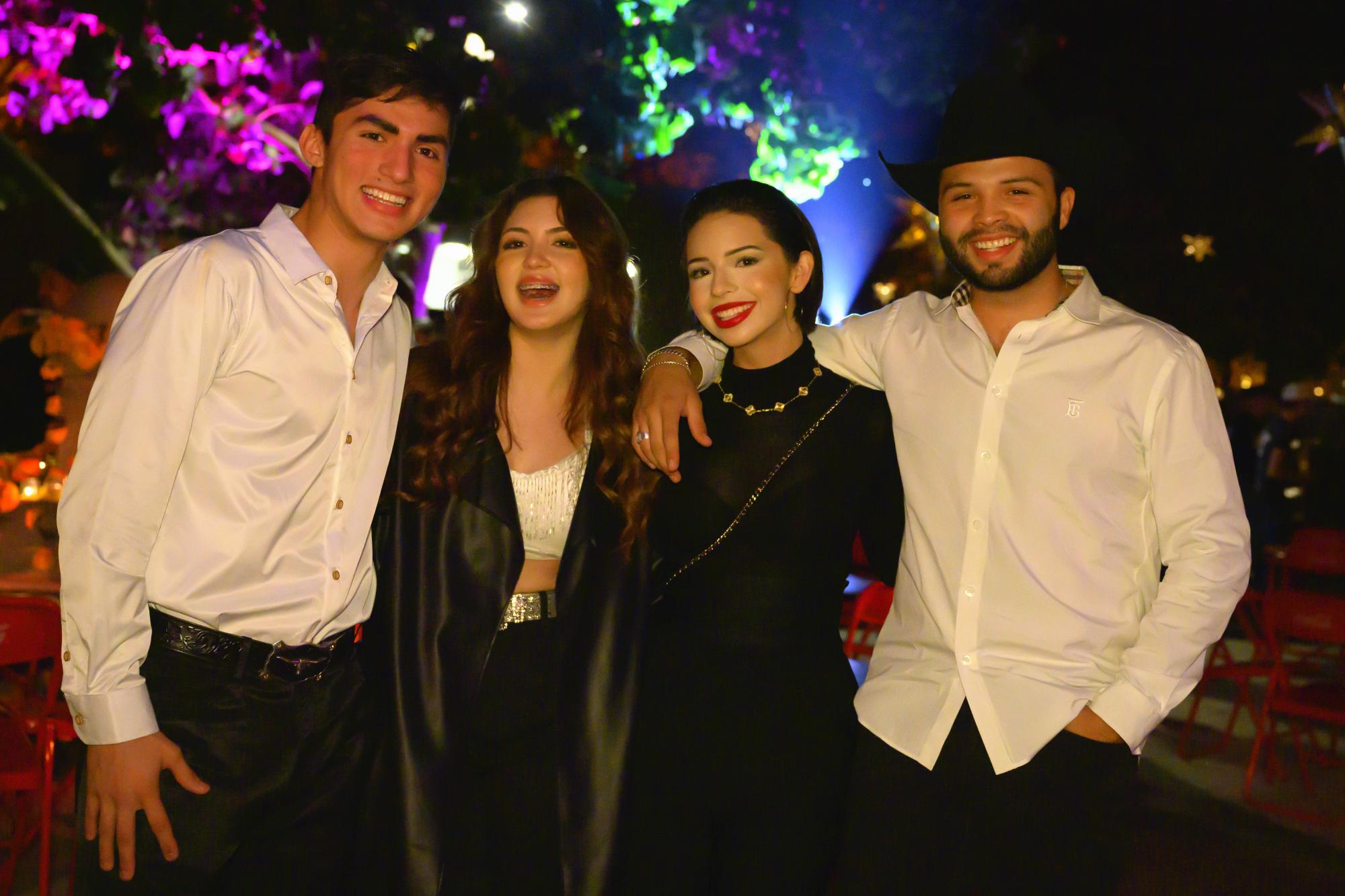 $!La dinastía Aguilar celebra el Día de Muertos con la presentación de su libro ‘Mexicano hasta los huesos’