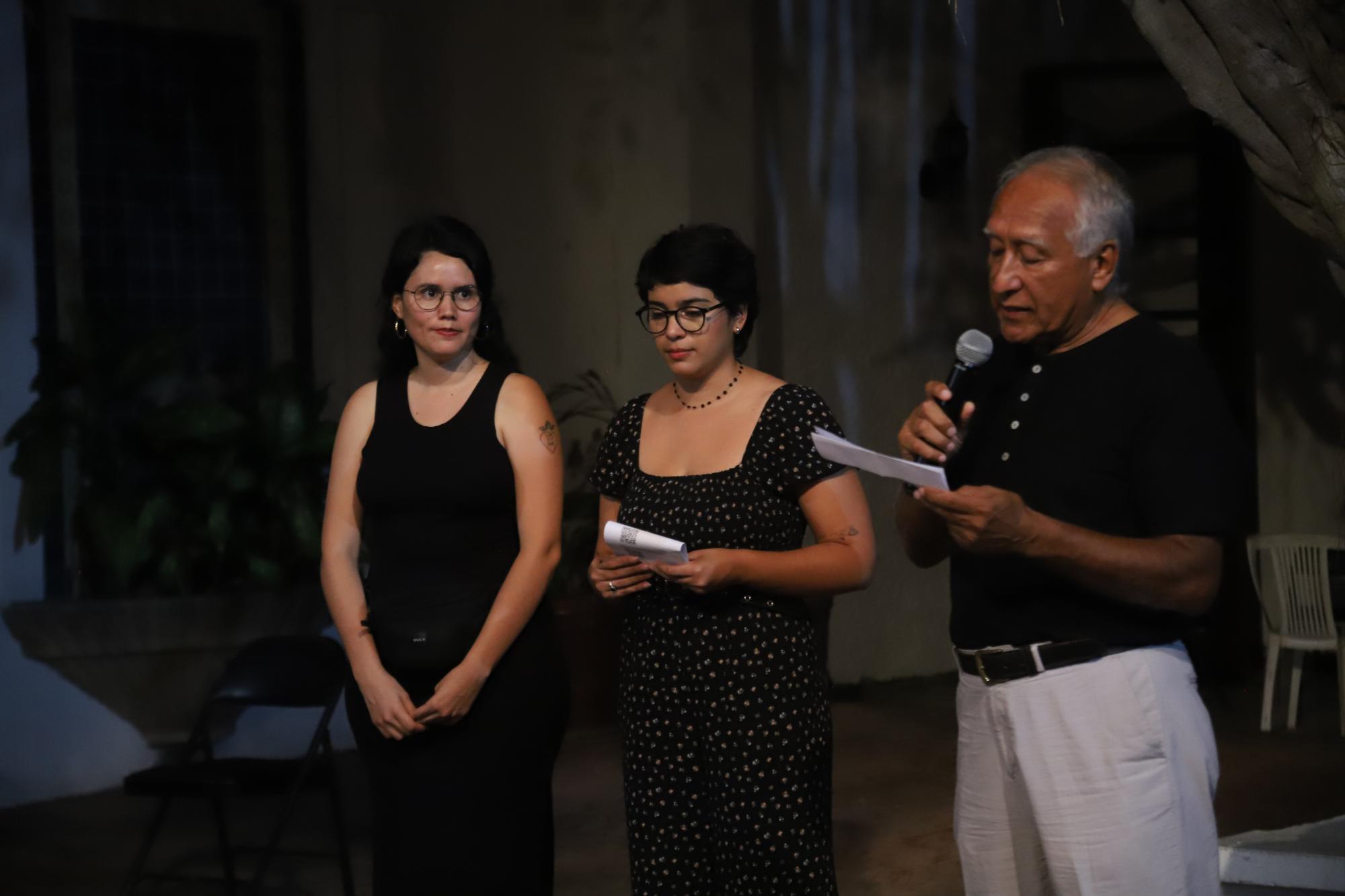 $!Miguel Ángel Ramírez Jardines, director del Museo de Arte de Mazatlán, expresó unas palabras en referencia de la artistas y dio la bienvenida a los presentes.