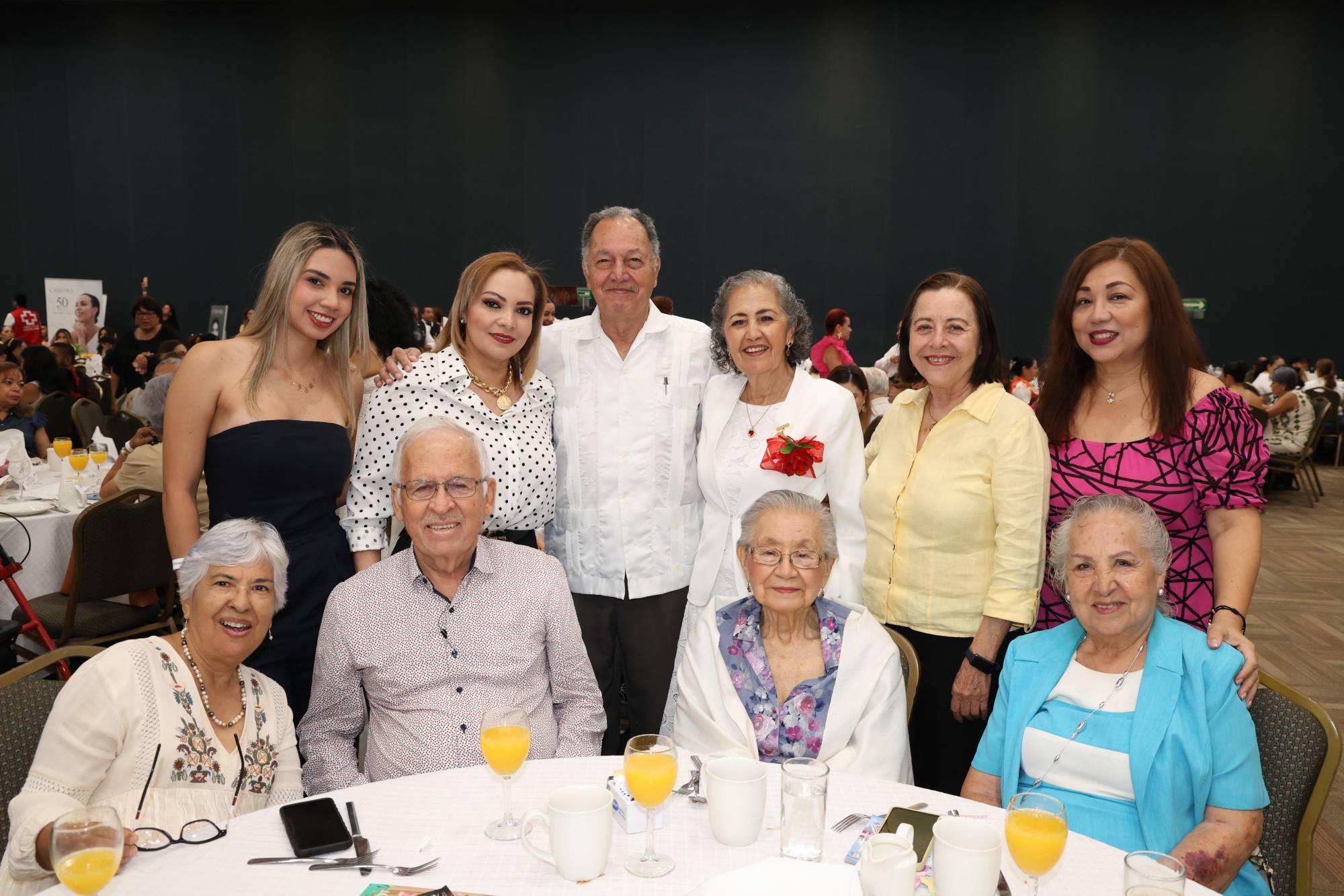 $!Naomi Uribe, Paola y Saúl Gómez, Martha Emma Gómez, Leonor Lizárraga, Marissa Espinoza, Conchita Lugo, Óscar Urquidy, Hogarita Chon y Silvia Abrego.