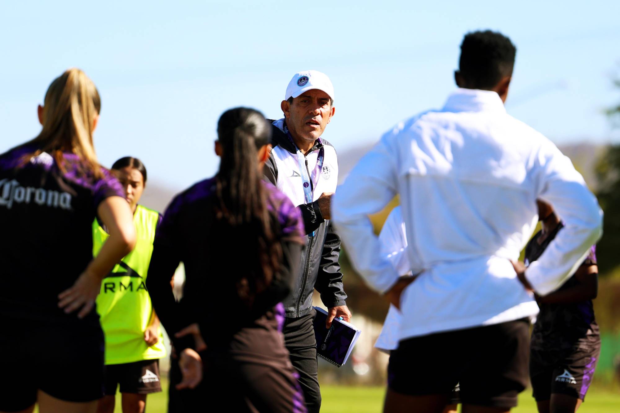 $!Mazatlán FC Femenil anuncia la salida de Roberto Pérez como DT