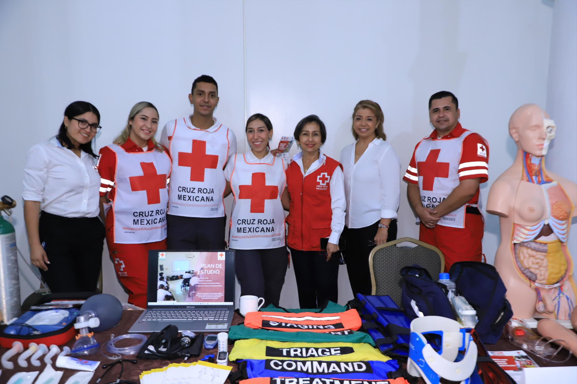 $!Algunos colaboradores de Cruz Roja estuvieron en el evento.