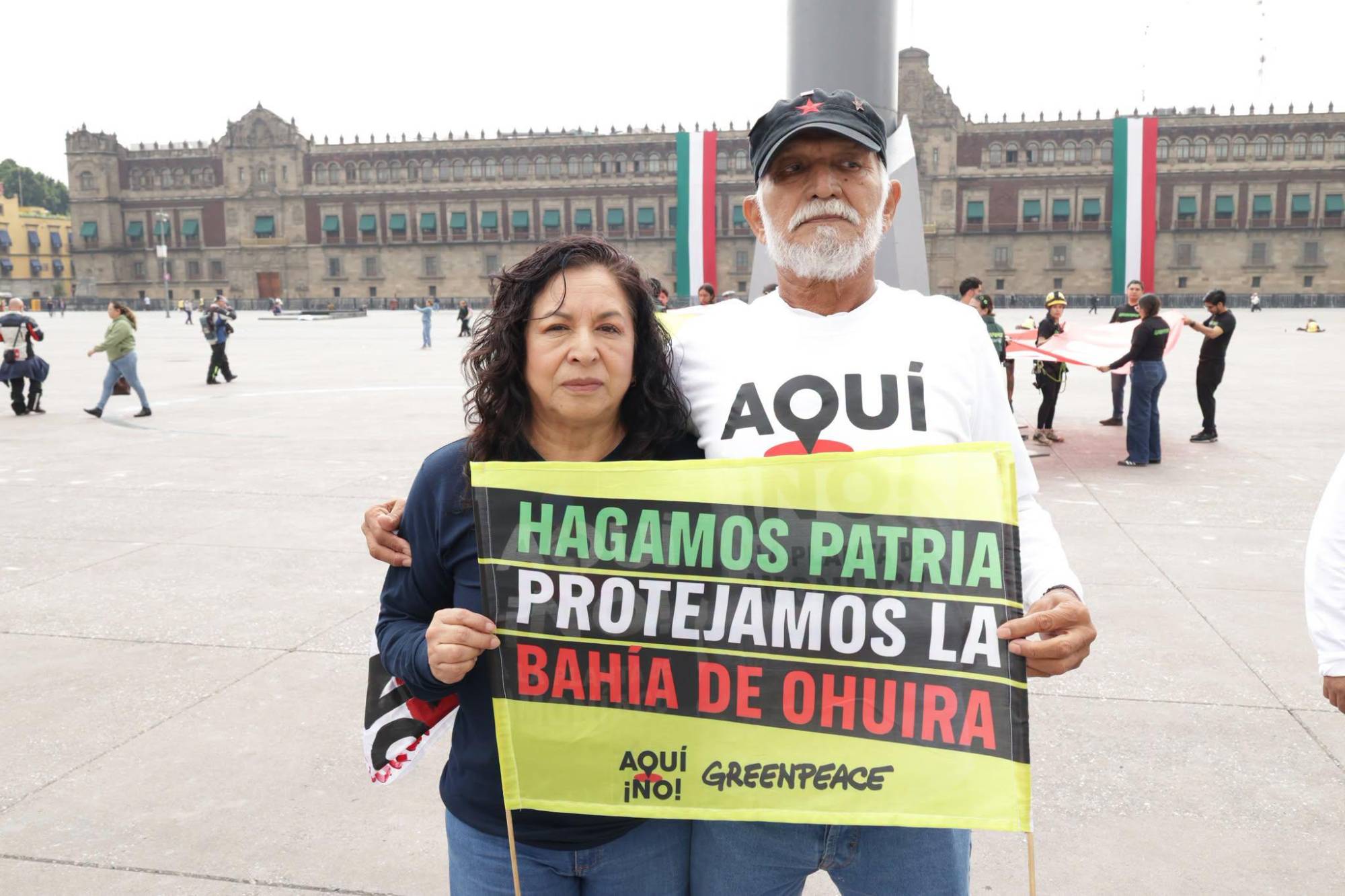 $!Activistas de Greenpeace y miembros de la comunidad de Topolobampo, Sinaloa, realizaron una manifestación en el Zocalo de CDMX.