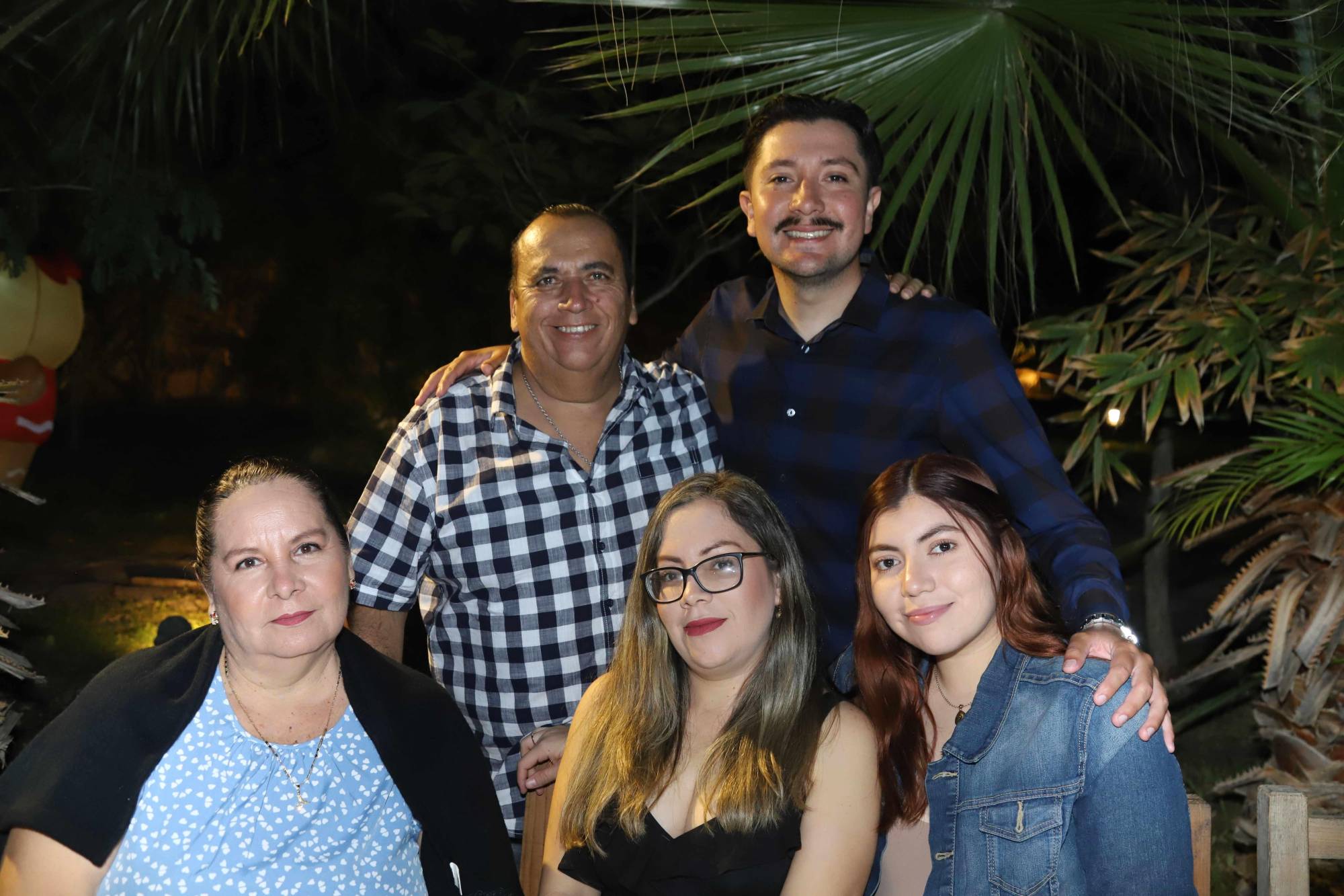 $!José Martínez, Daniel Valle, Martha Bojórquez, Cinthya Martínez y Carolina Ortiz.