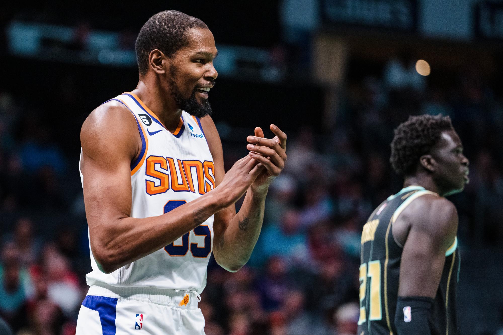 $!Kevin Durant regresa a las duelas y es factor en el triunfo de los Suns