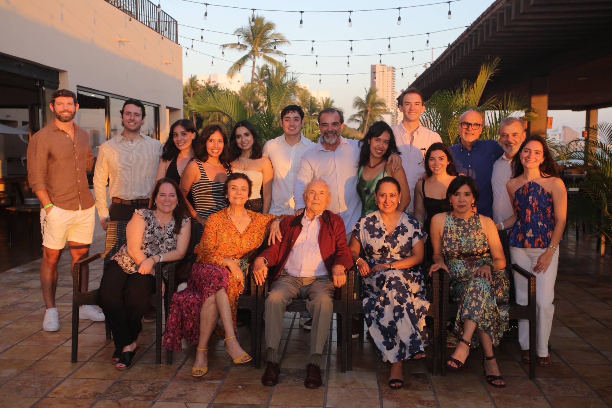 $!El festejado disfrutó de una emotiva reunión en compañía de quienes más lo quieren.