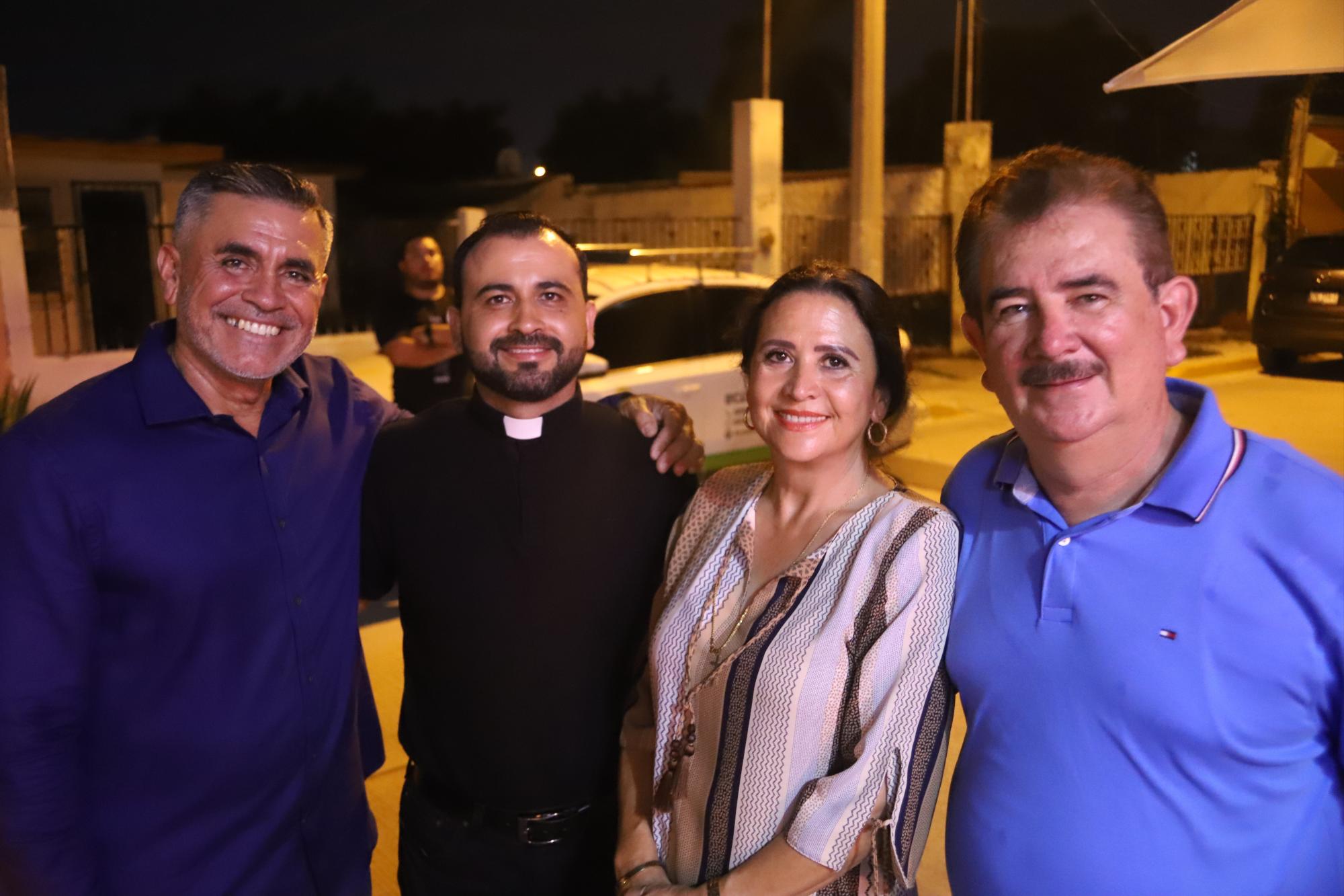 $!Enrique Zamudio, el Padre Armando Durán, María Eugenia de Santiago y Santiago Osuna.