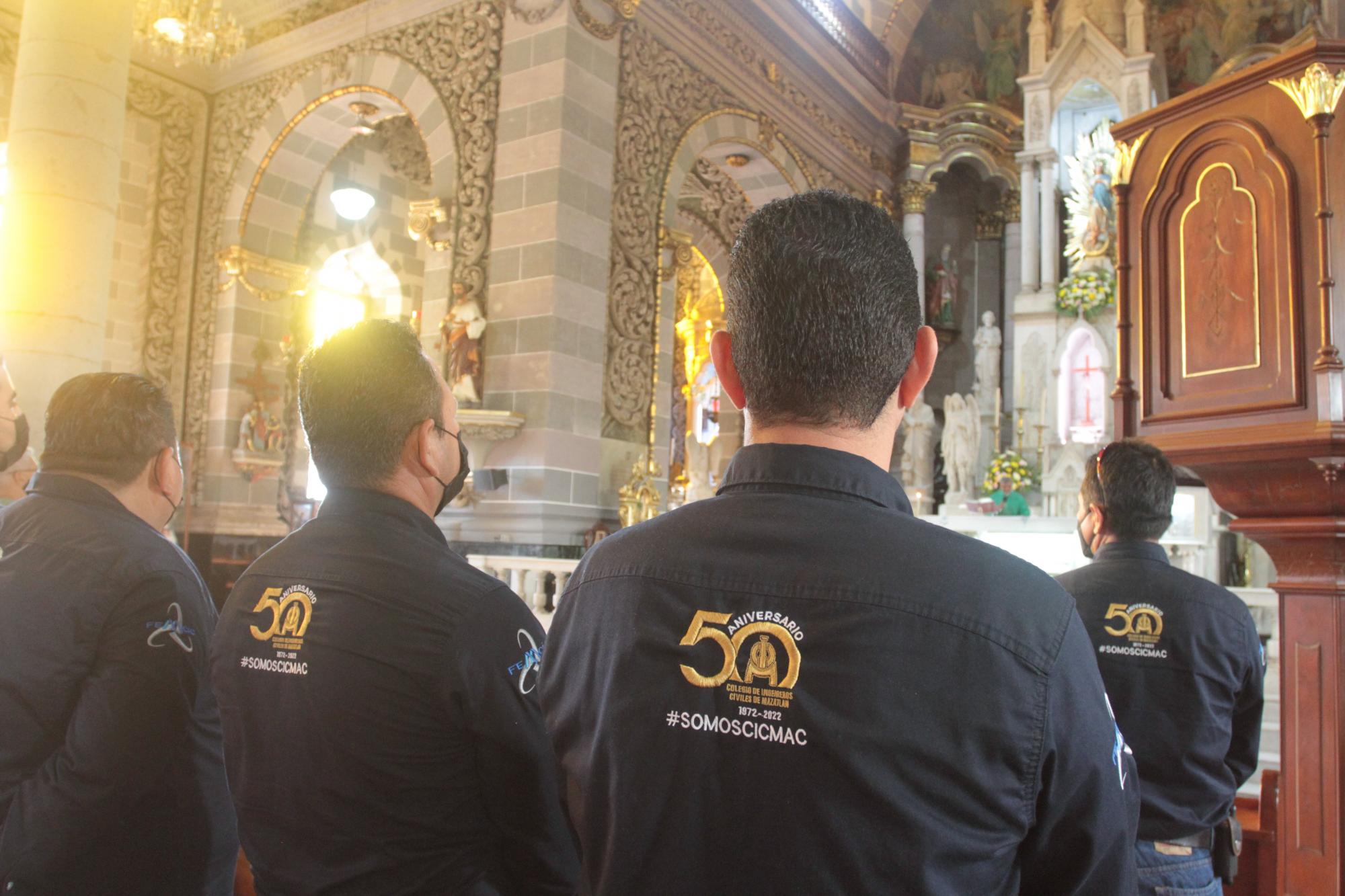 $!El presbítero Jaime Aguilar ofició la misa.