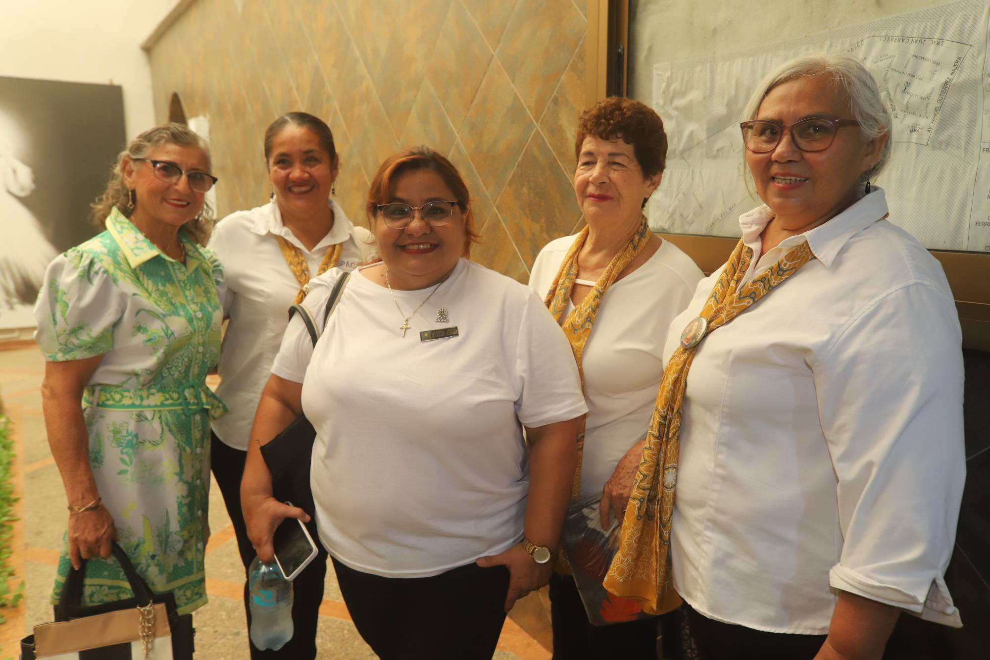 $!Karla Tostado, Francis Ruiz, Marha Velasco, Cuquita Rodríguez y Maripaz Galicia.