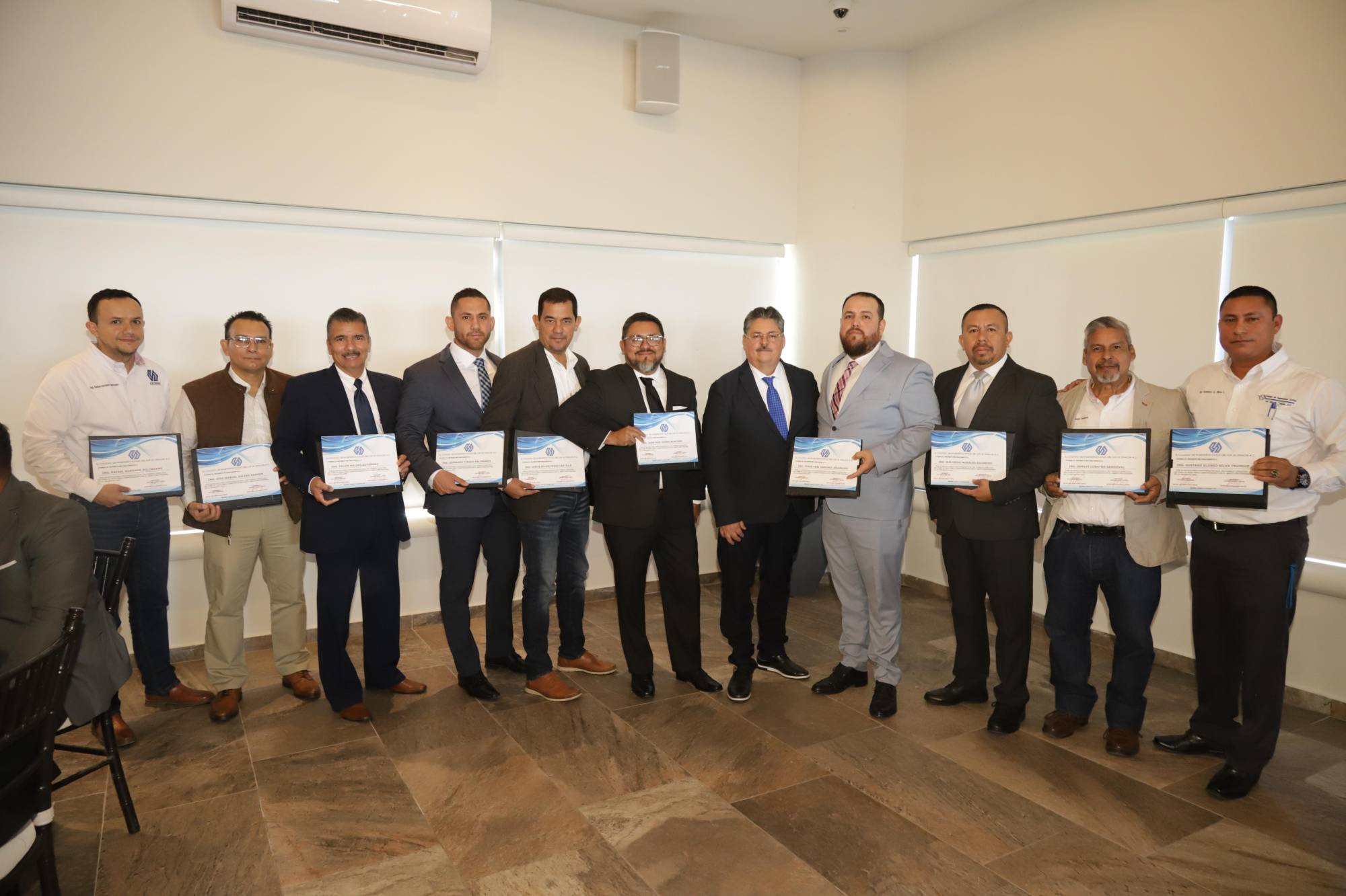 $!En la ceremonia se hizo entrega de reconocimientos a integrantes de la directiva saliente.