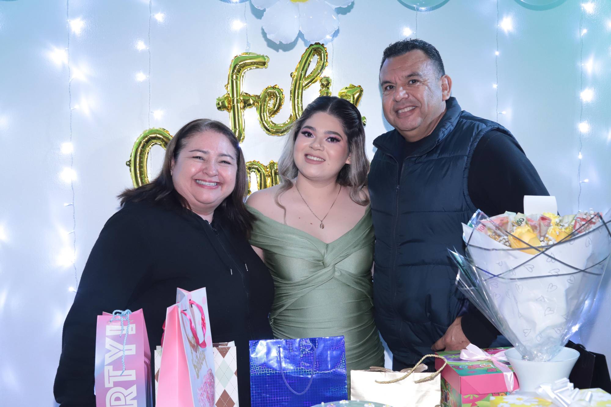 $!Marisela González, Valeria y Heriberto Estrada.