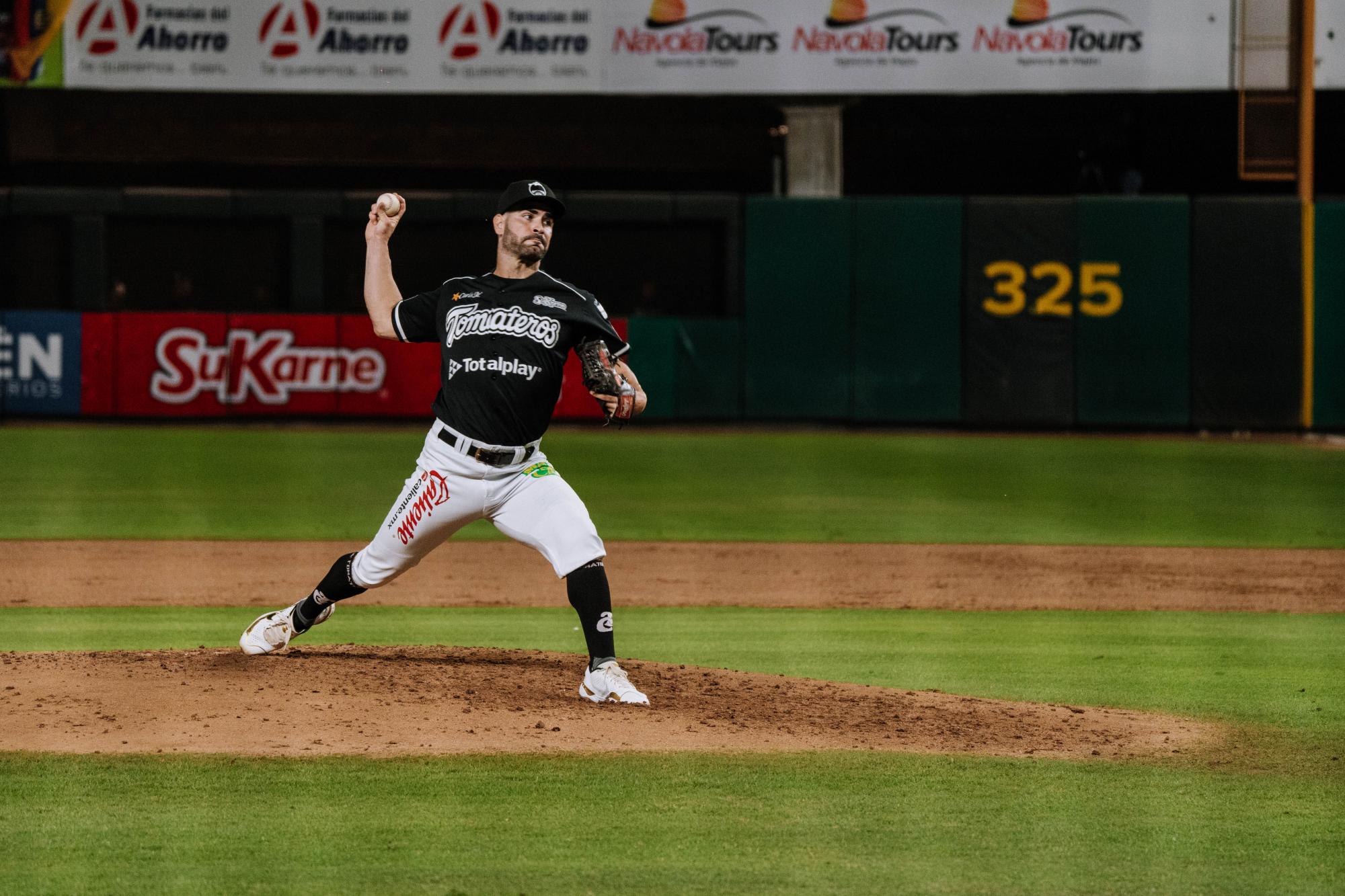 $!Cabbage y Heyer se llevan la noche y guían a Tomateros al triunfo ante Sultanes