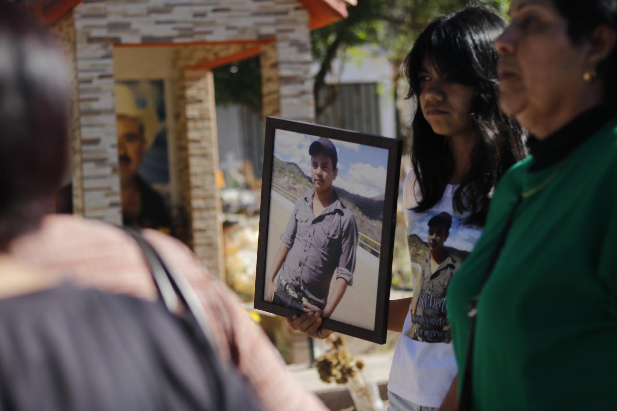 $!Roberto Corrales Medina fue sepultado el miércoles en Mochicahui, el pueblo del municipio de El Fuerte donde nació, creció y formó una familia.