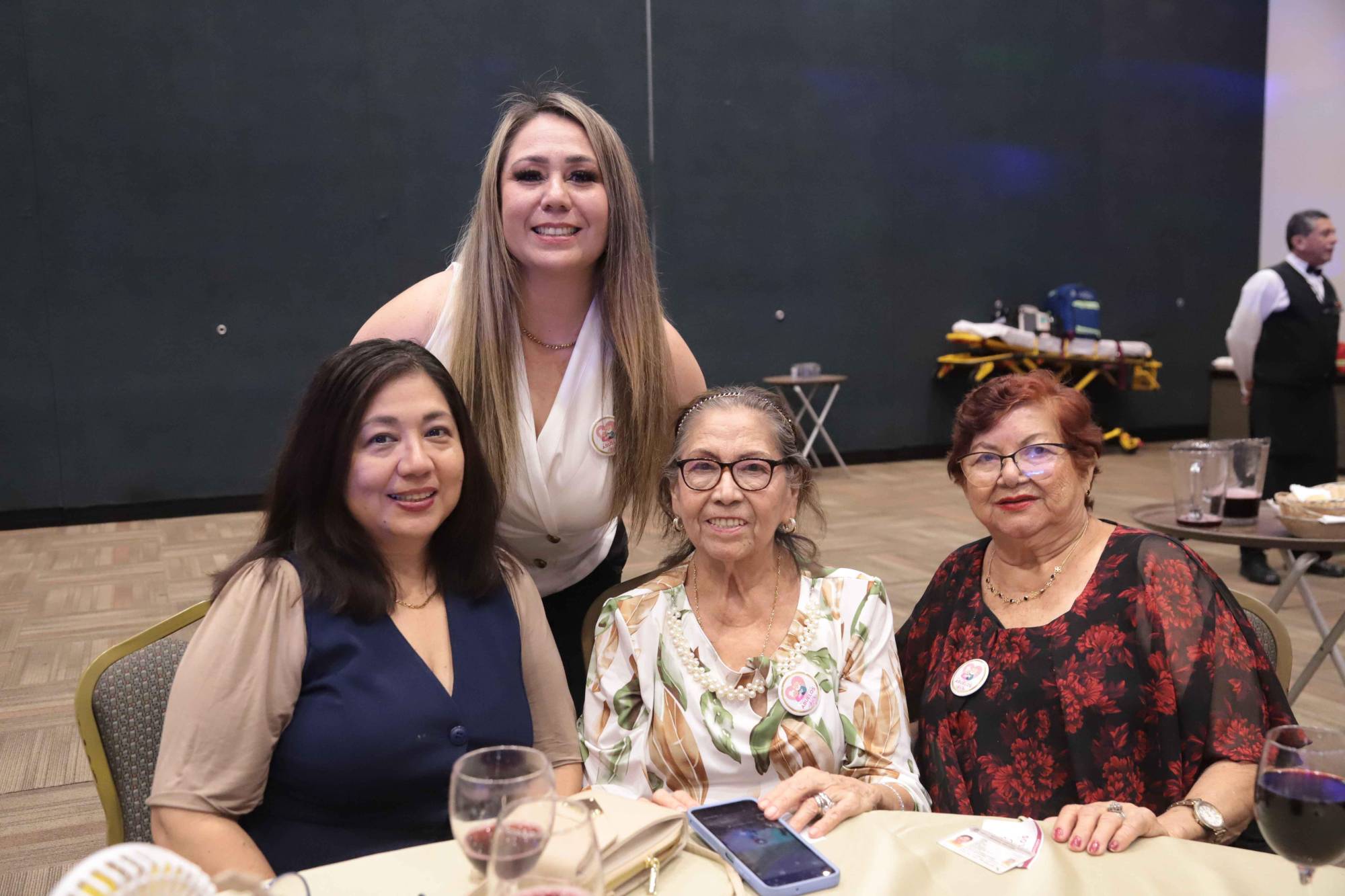 $!Yenisse y Marissa Espinosa, Luz María Aldana y Claudia Guerra.
