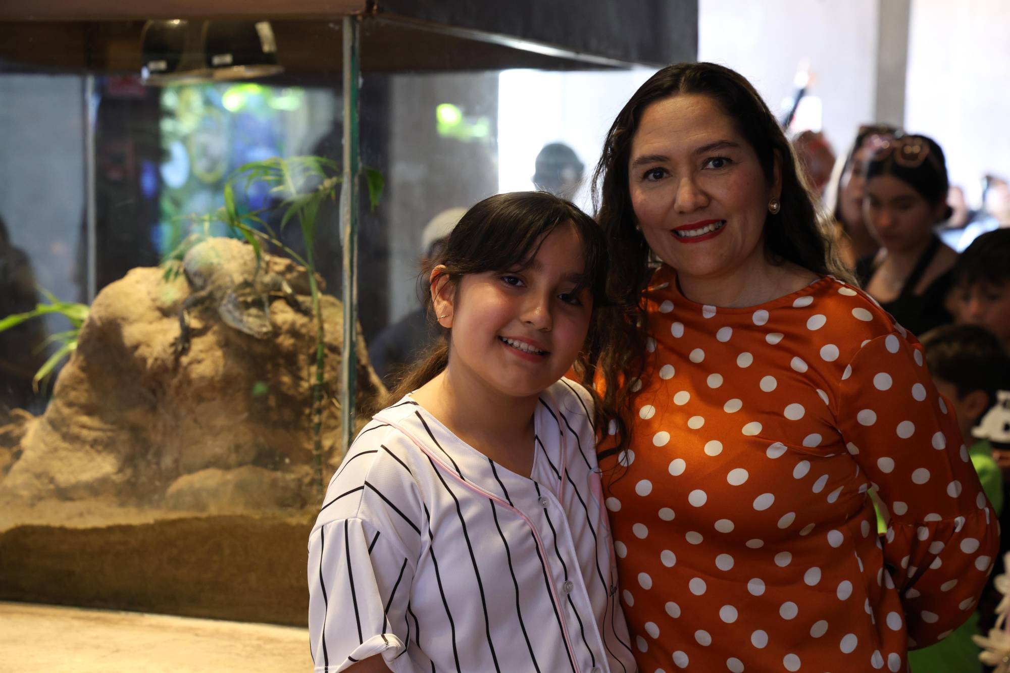 $!Camila Ramírez junto a su mami Lupita Páez.