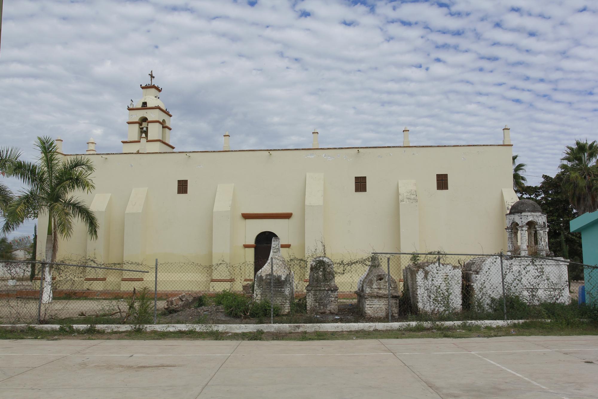 $!Buscan rescatar historia de Tabalá; aguardan sus tumbas y restos de la iglesia de casi 500 años