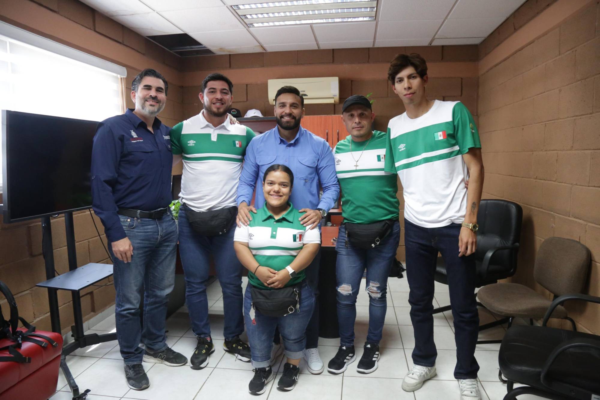 $!Regresan a Sinaloa los paratletas que brillaron en el Grand Prix de París