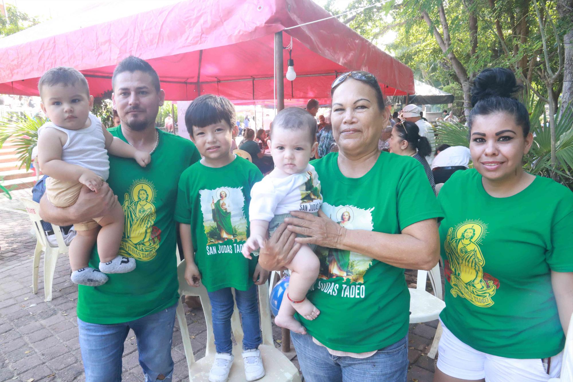 $!Juan Antonio Hernández, Juan Manuel Hernández, Leonardo Siqueiros, Mía de Layla Estrada, Martha Rojas y Claudia Karina Carvajal.