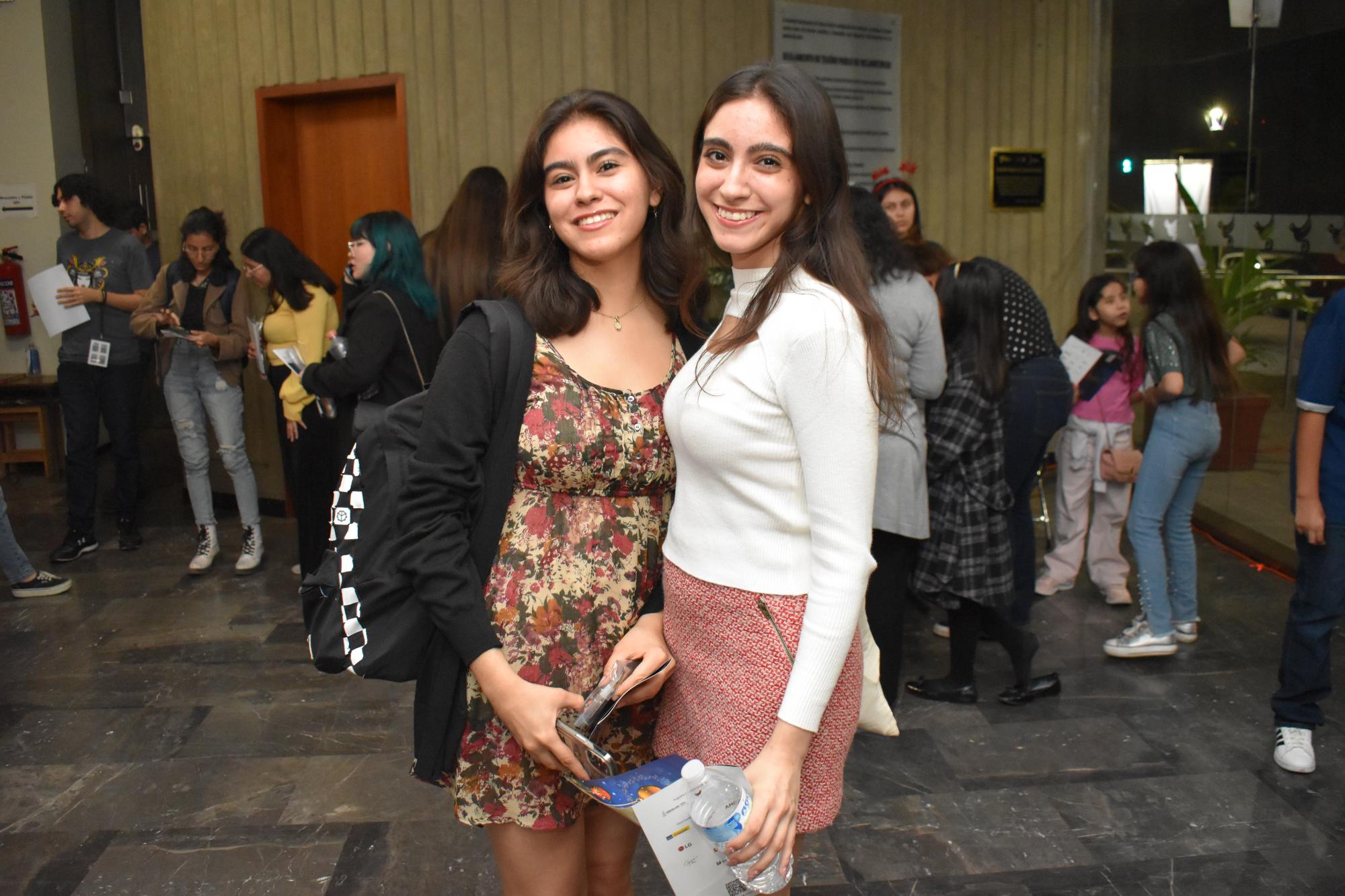 $!Ana Victoria y Martha Cecilia Sarabia Uriarte.