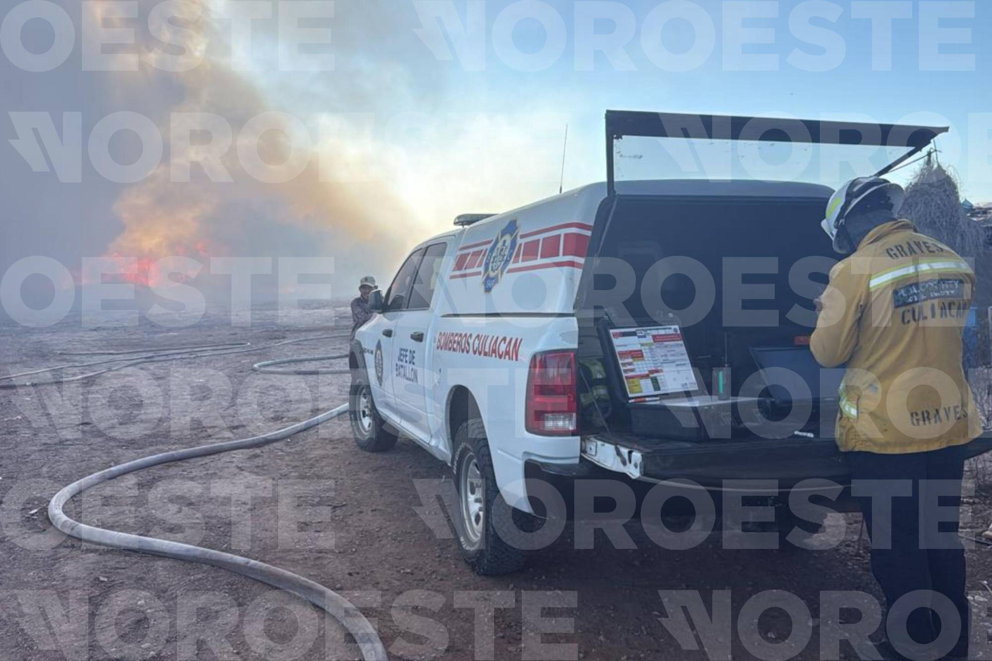 $!Fuerte incendio consume terreno agrícola en el poblado El Conejo, al sur de Culiacán