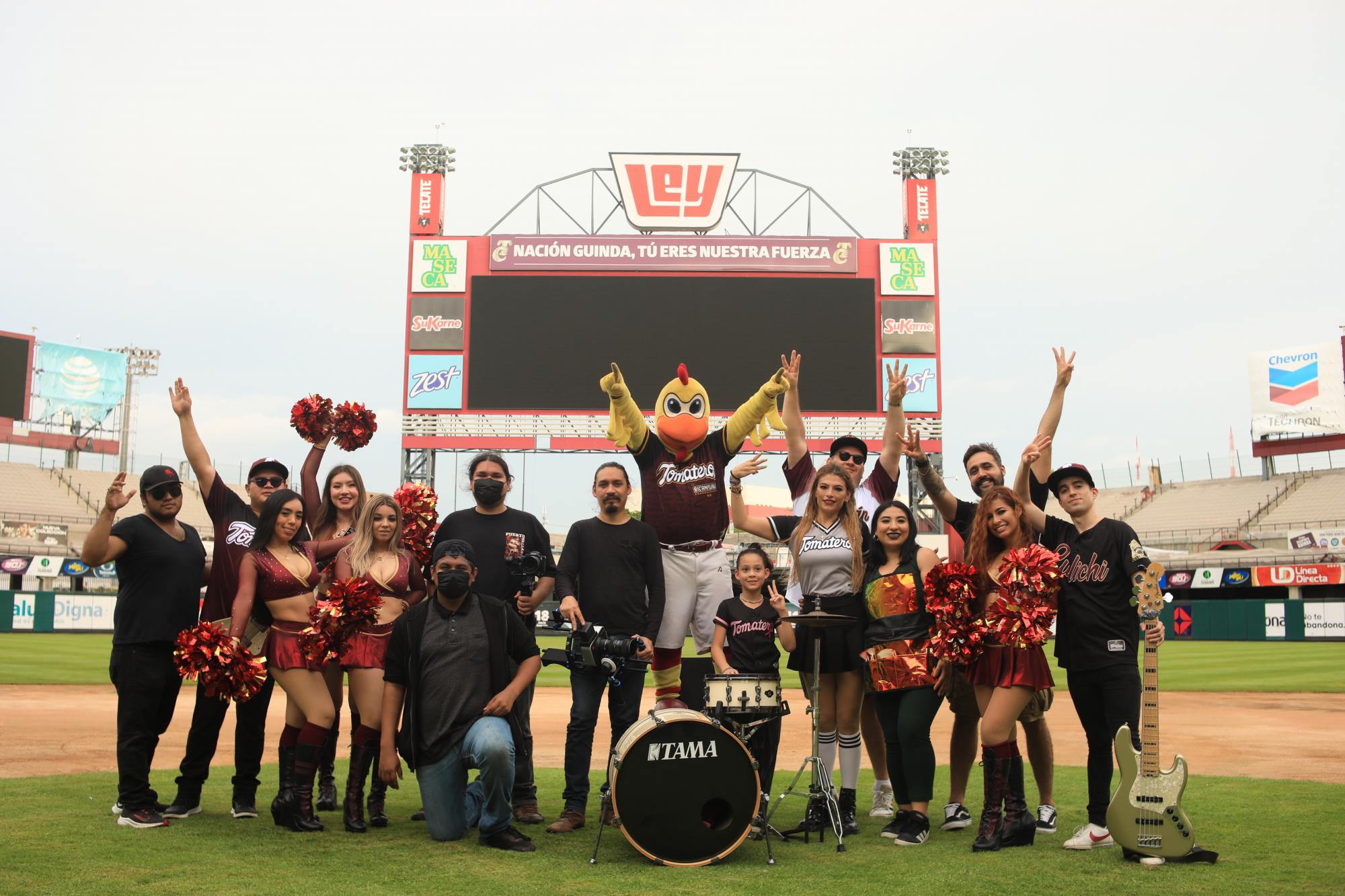 $!Canta grupo Pistache la porra perfecta con el tema ‘Ya quiero ir al beisbol’