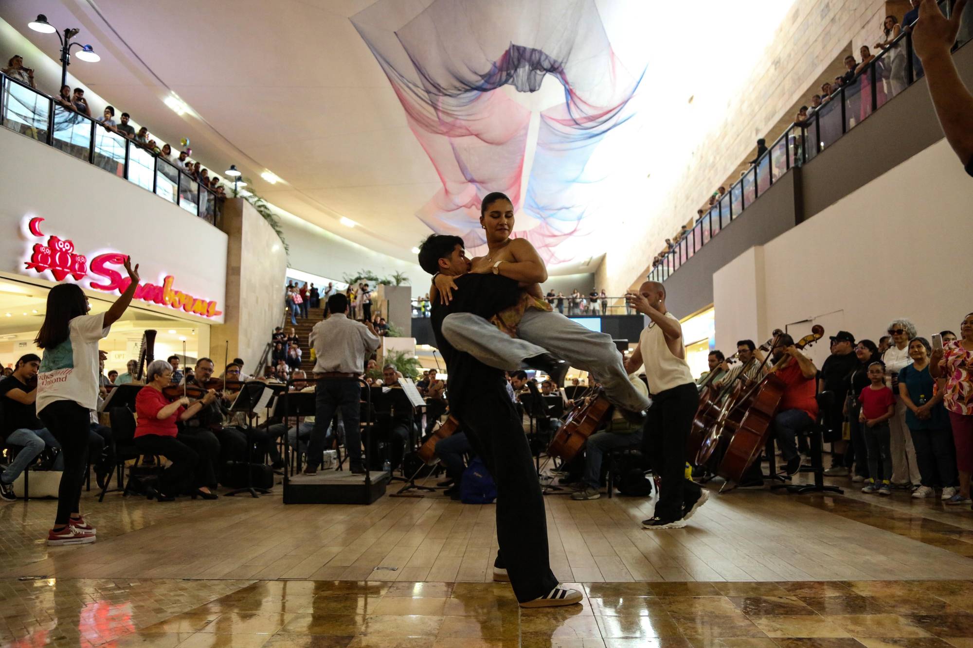 $!Compañías del Isic participan en el ‘flash mob’.