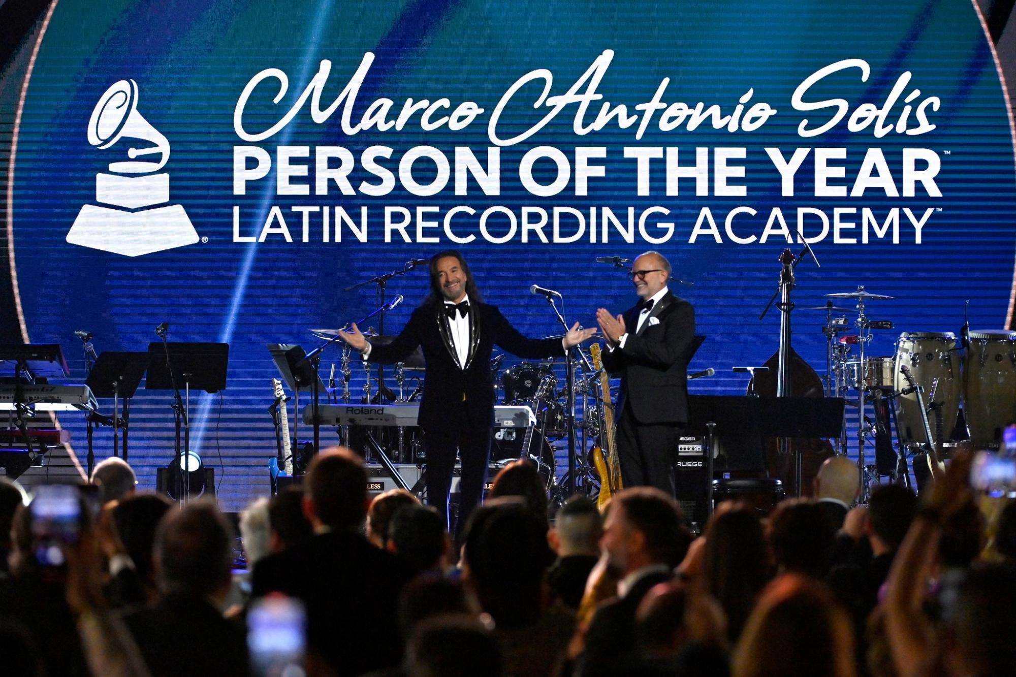 $!Arrasa el uruguayo Jorge Drexler en los Latin Grammy 2022; se lleva siete galardones