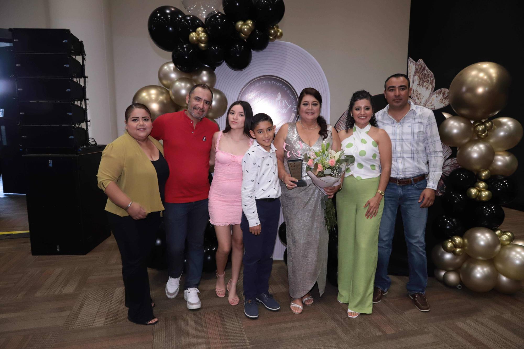 $!Lorena Elizabeth Ochoa Juárez junto a su familia.