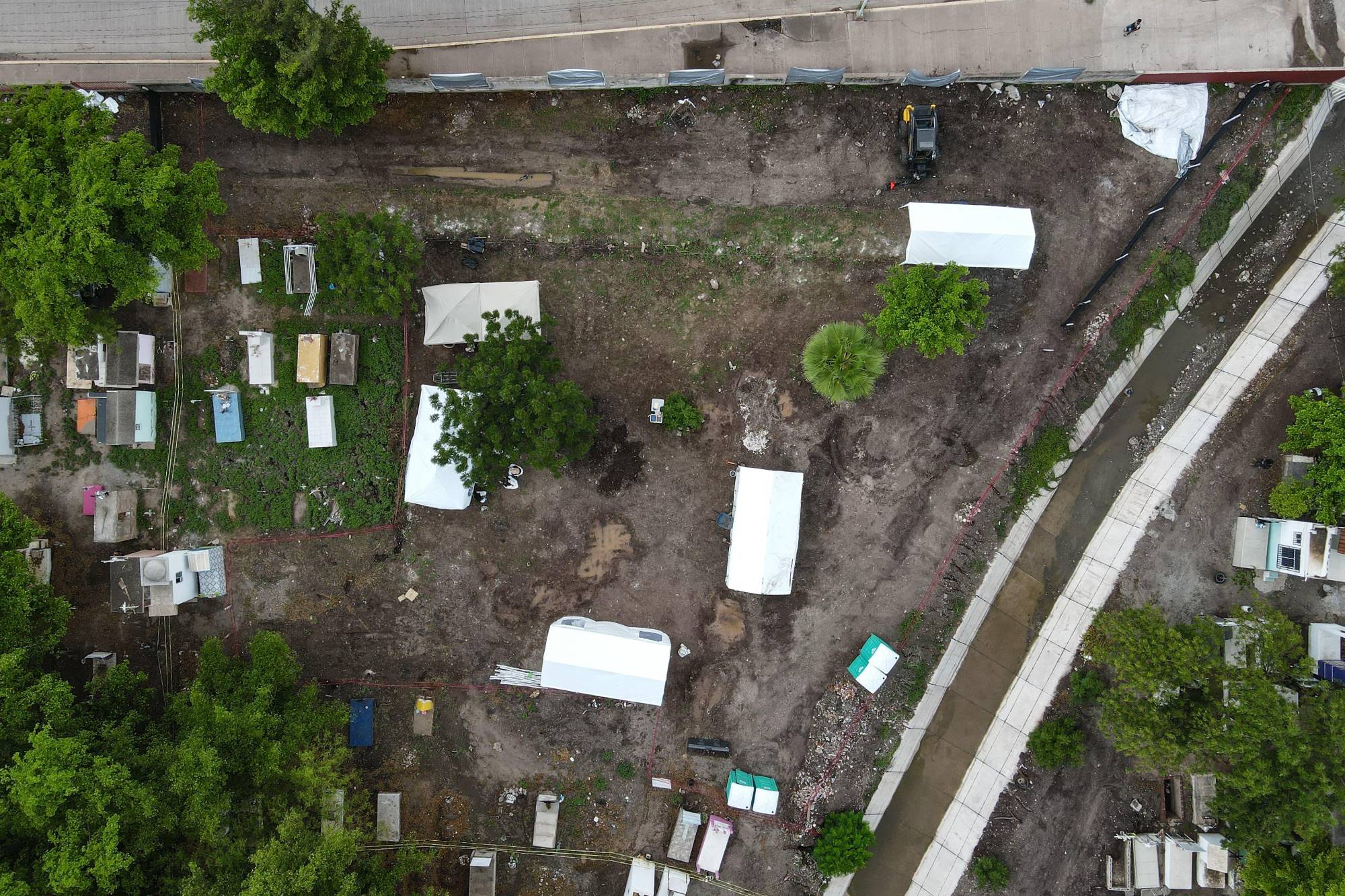 $!La necrópolis de los anónimos: en la fosa común del 21 de Marzo los cuerpos sin identificar están envueltos en hules negros