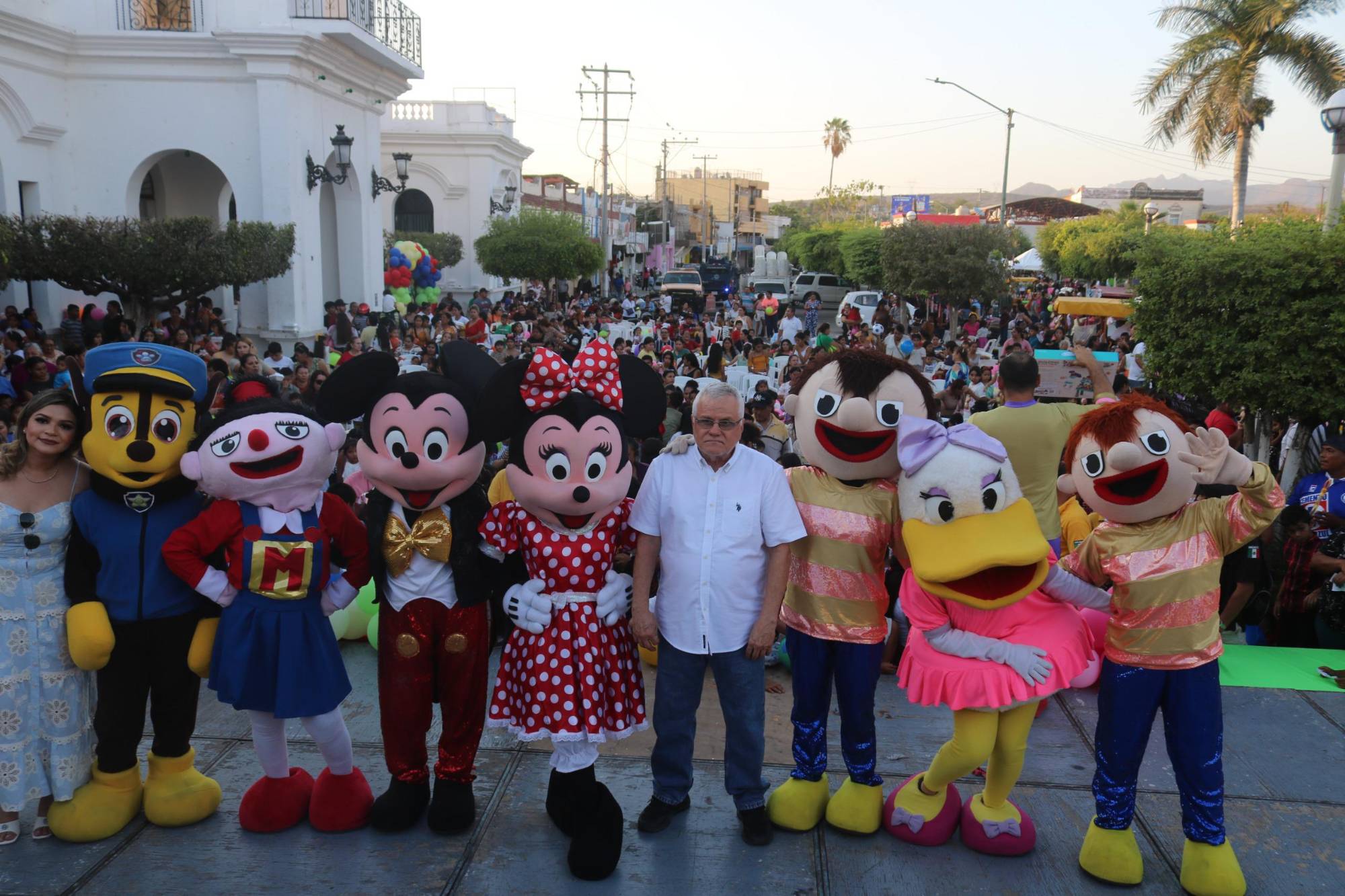 $!Celebran a niños en Escuinapa con actividades y show de botargas
