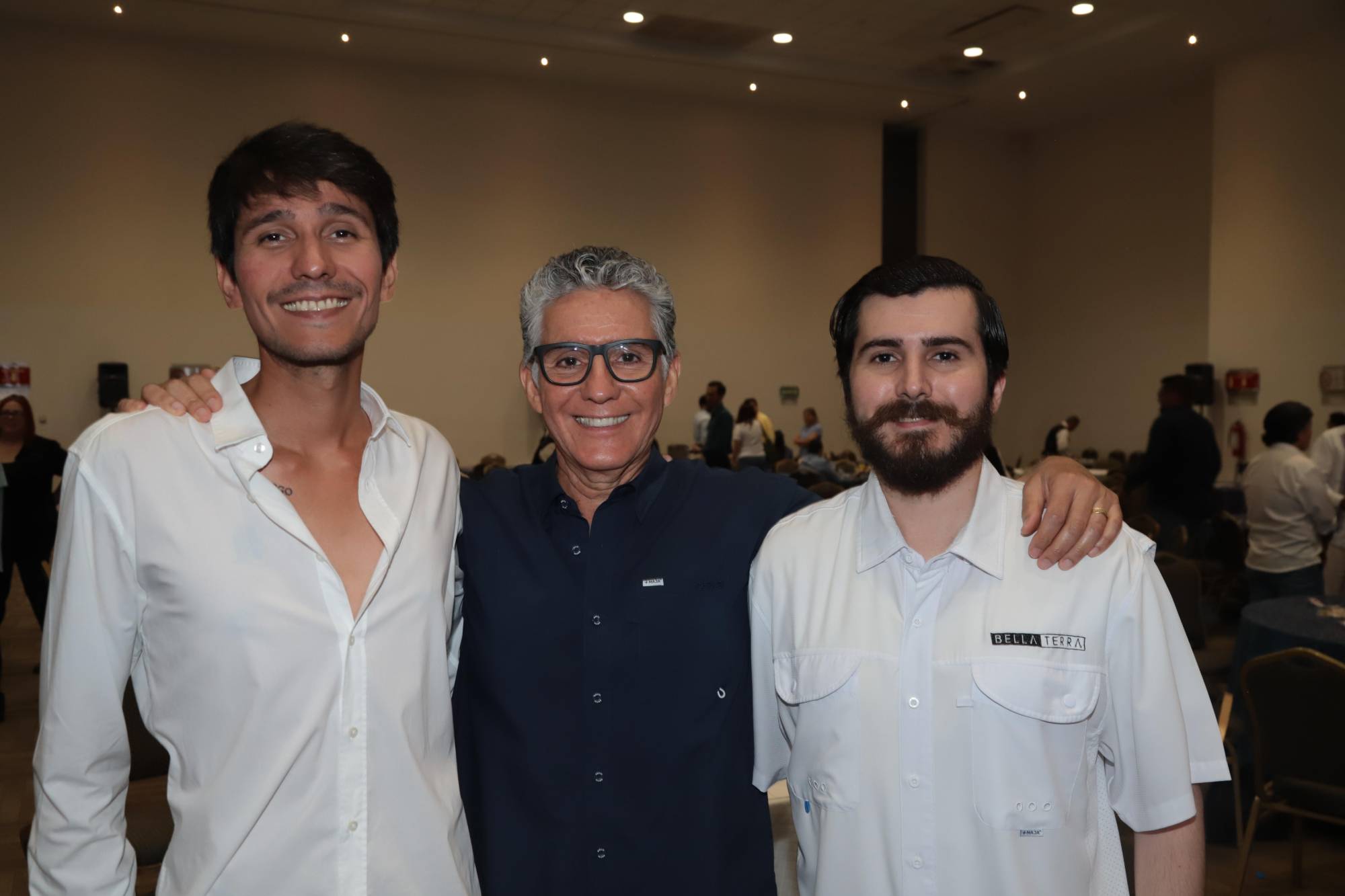 $!Guillermo Zerecero entre sus hijos Guillermo y Alejandro.