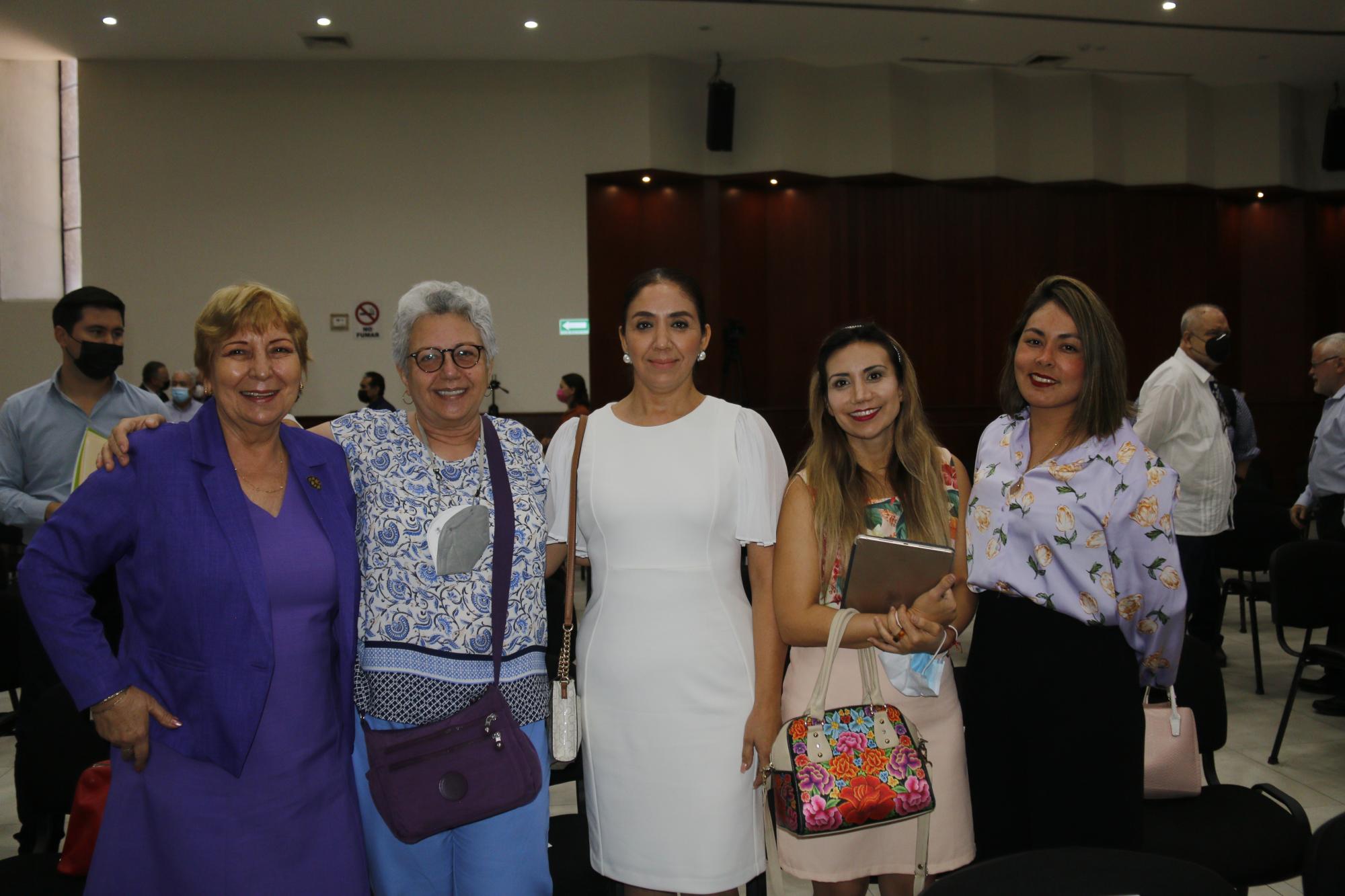 $!Francisca Abelló, Lucy Escobar, Aida Inzunza, Carolina Chávez y Yeraldine Bonilla.