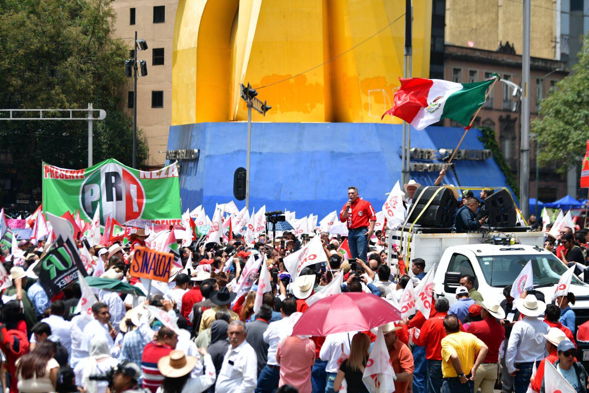 $!Encabeza ‘Alito’ Moreno marcha en la Ciudad de México tras pelea con Noroña