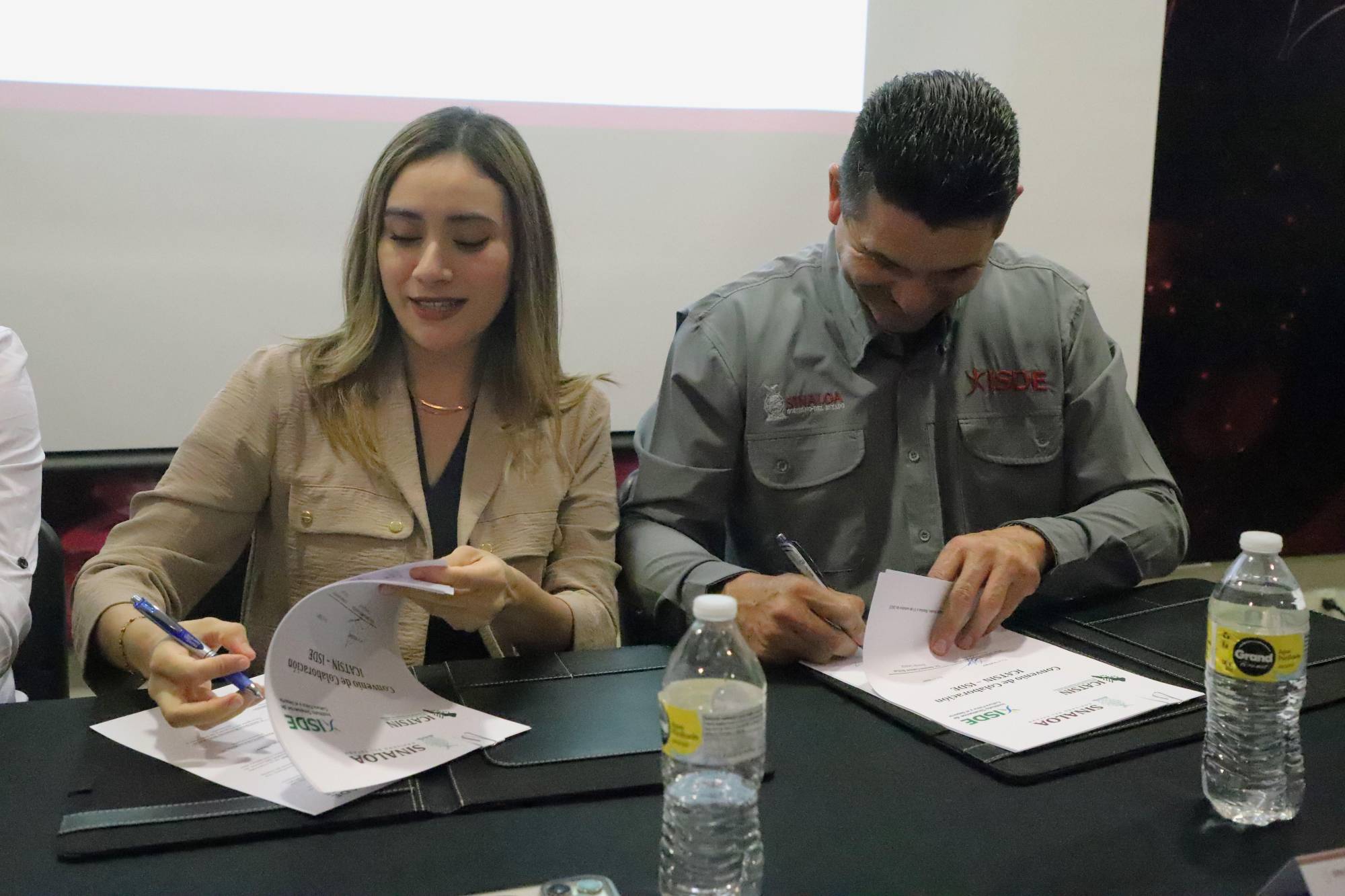 $!Isde e Icatsin firman convenio para elevar la calidad del servicio deportivo