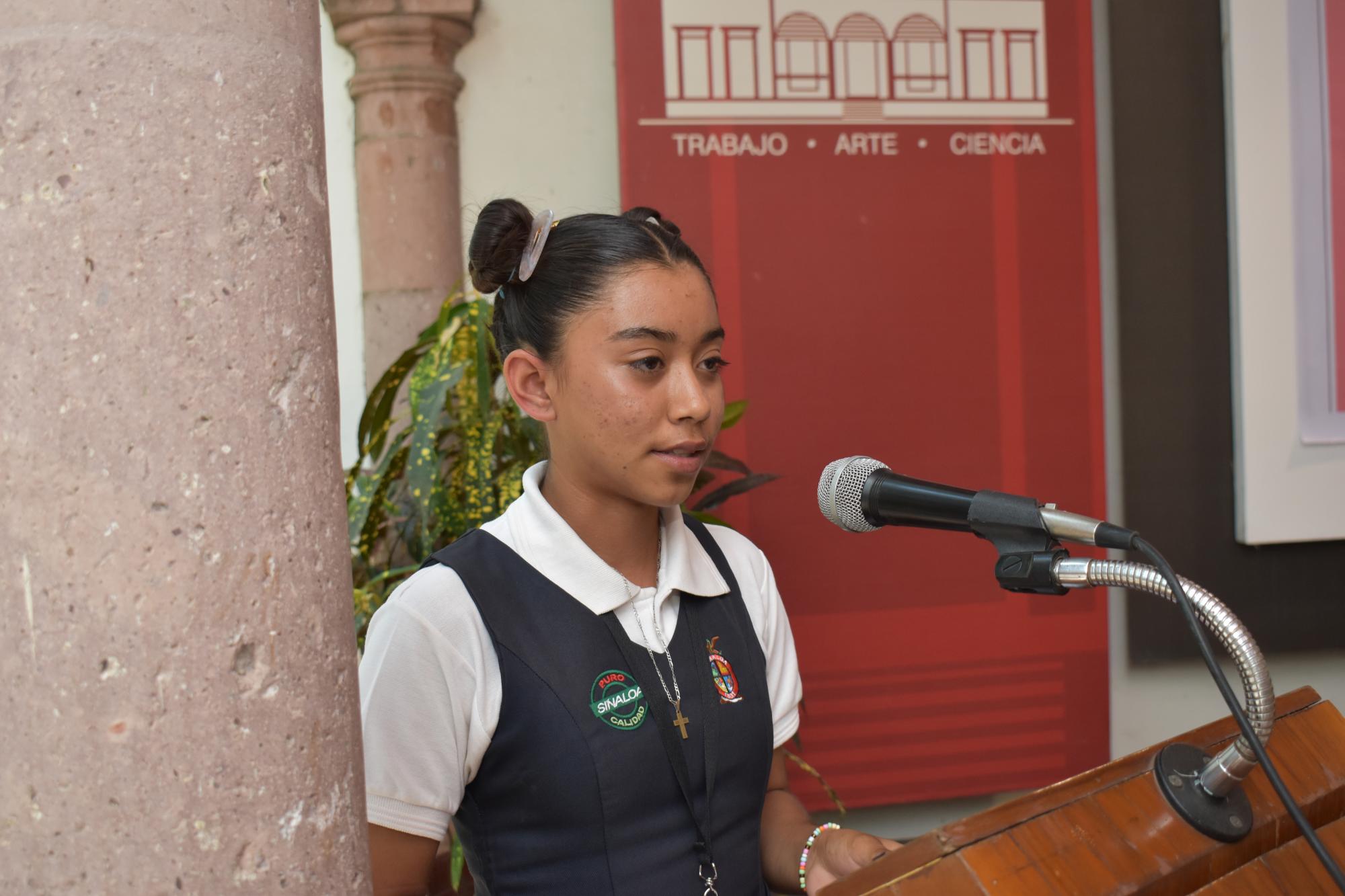 $!Premian a las ganadoras del concurso de ensayo sobre mujeres ejemplares
