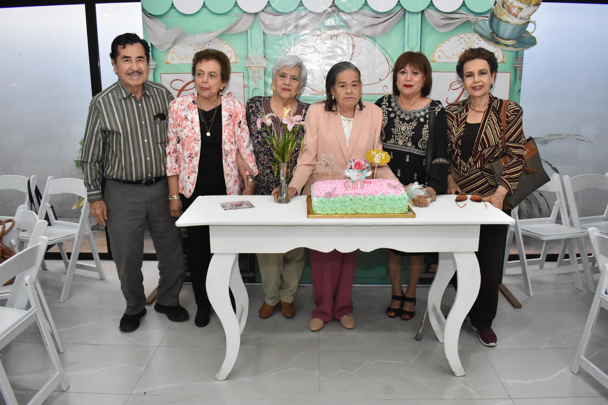 $!David Rubio, Silvia Payán, Alicia Montaño, Maty de Sarabia, Martha Bonilla y Marthita Ceceña, amigos de la Academia de la Cultura.